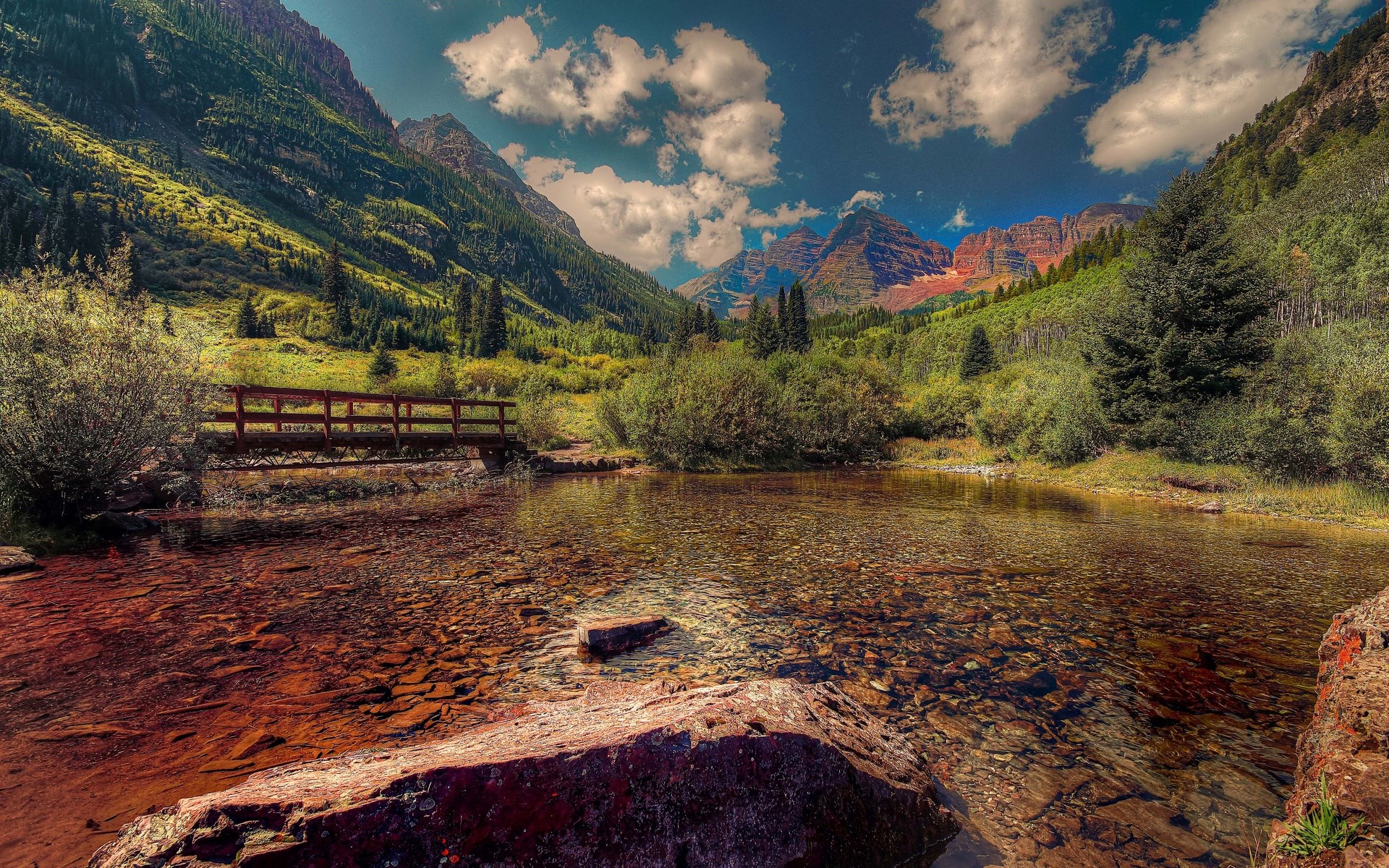 Maroon Bells lake and bridge HD Wallpaper