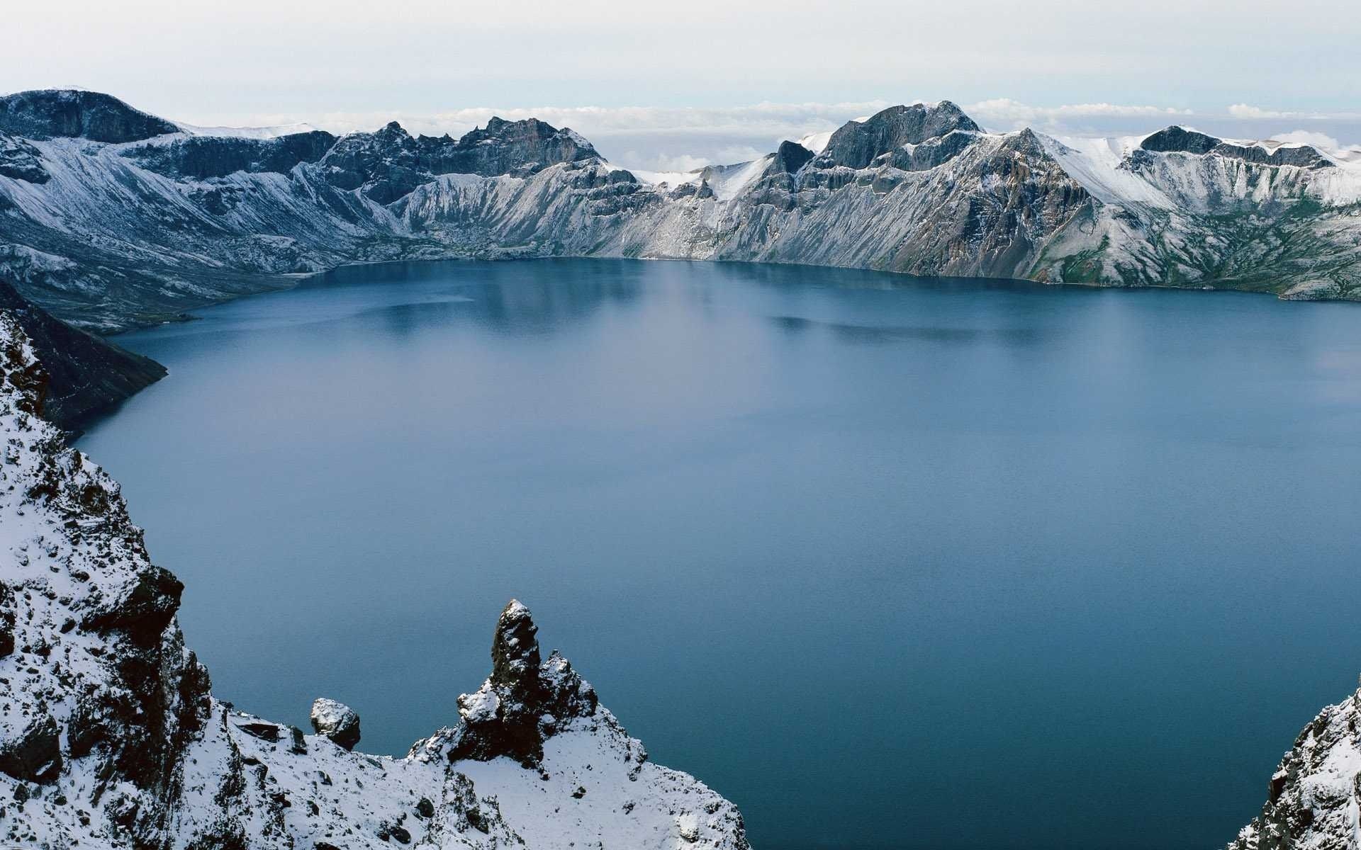 Heaven Lake in Changbai Mountains HD Wallpaper