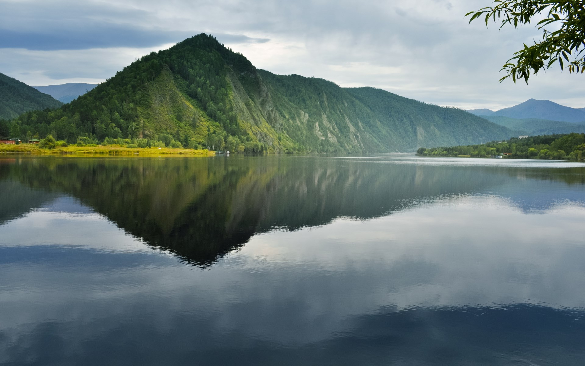 Mountain lake with reflection and trees HD Wallpaper