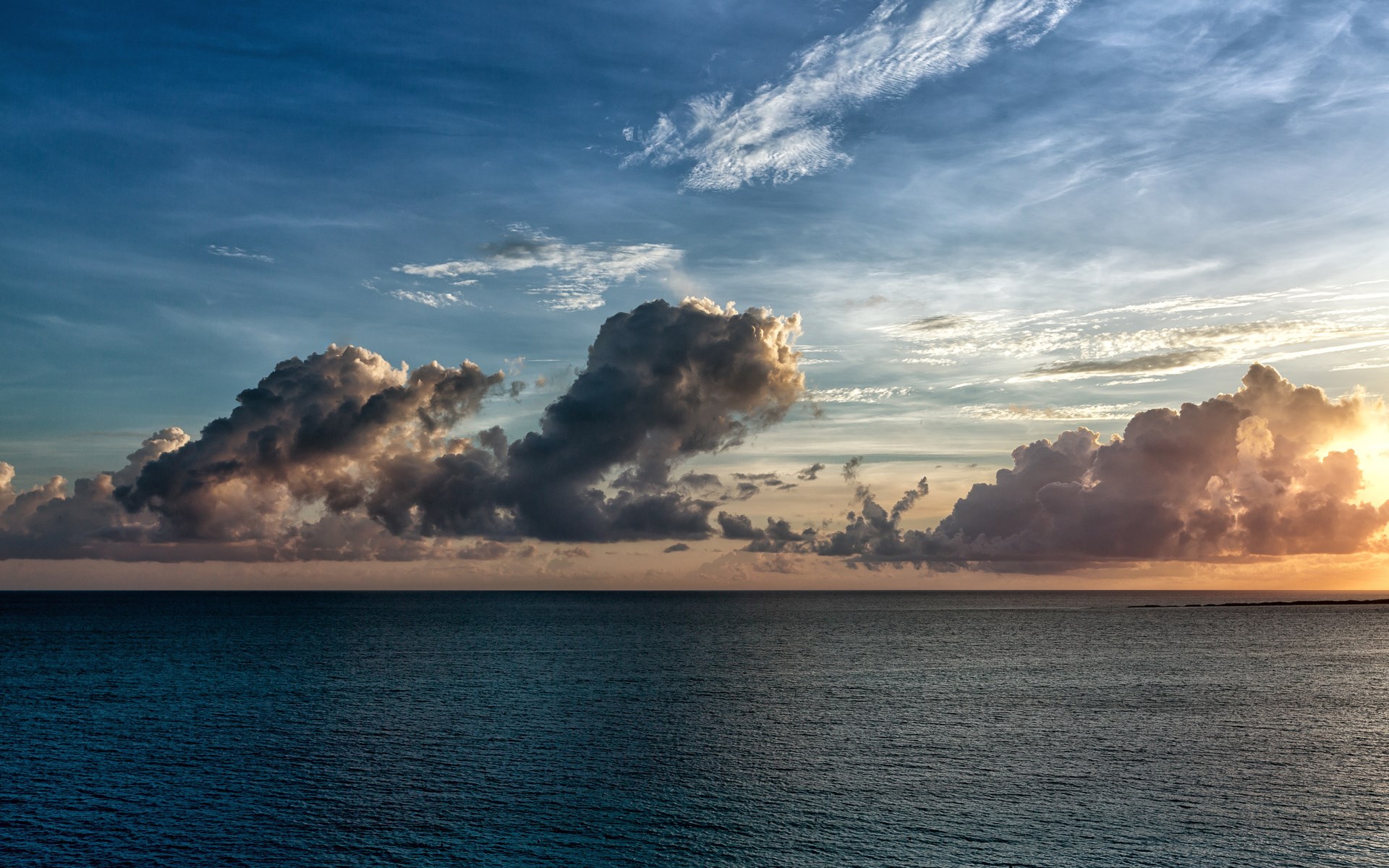 Clouds over the ocean at sunset HD Wallpaper
