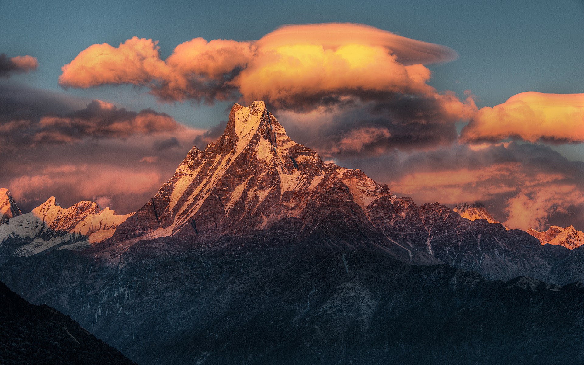 Machhapuchhre mountain at sunset with clouds HD Wallpaper