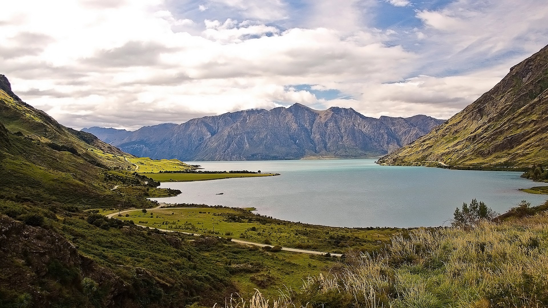 Lake Wakatipu and The Remarkables mountain range, New Zealand HD Wallpaper