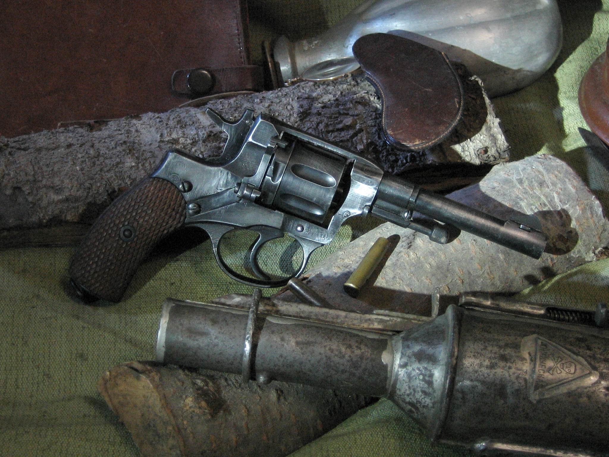 Revolver and ammunition on a table HD Wallpaper