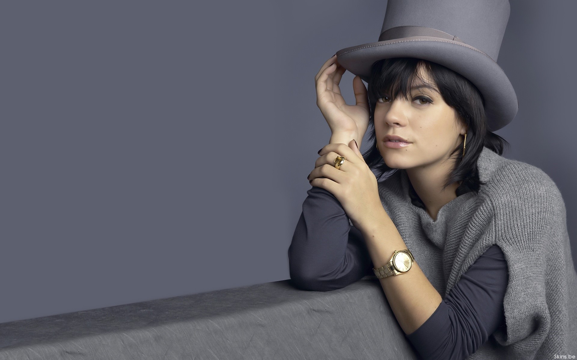 Lily Allen wearing a top hat HD Wallpaper