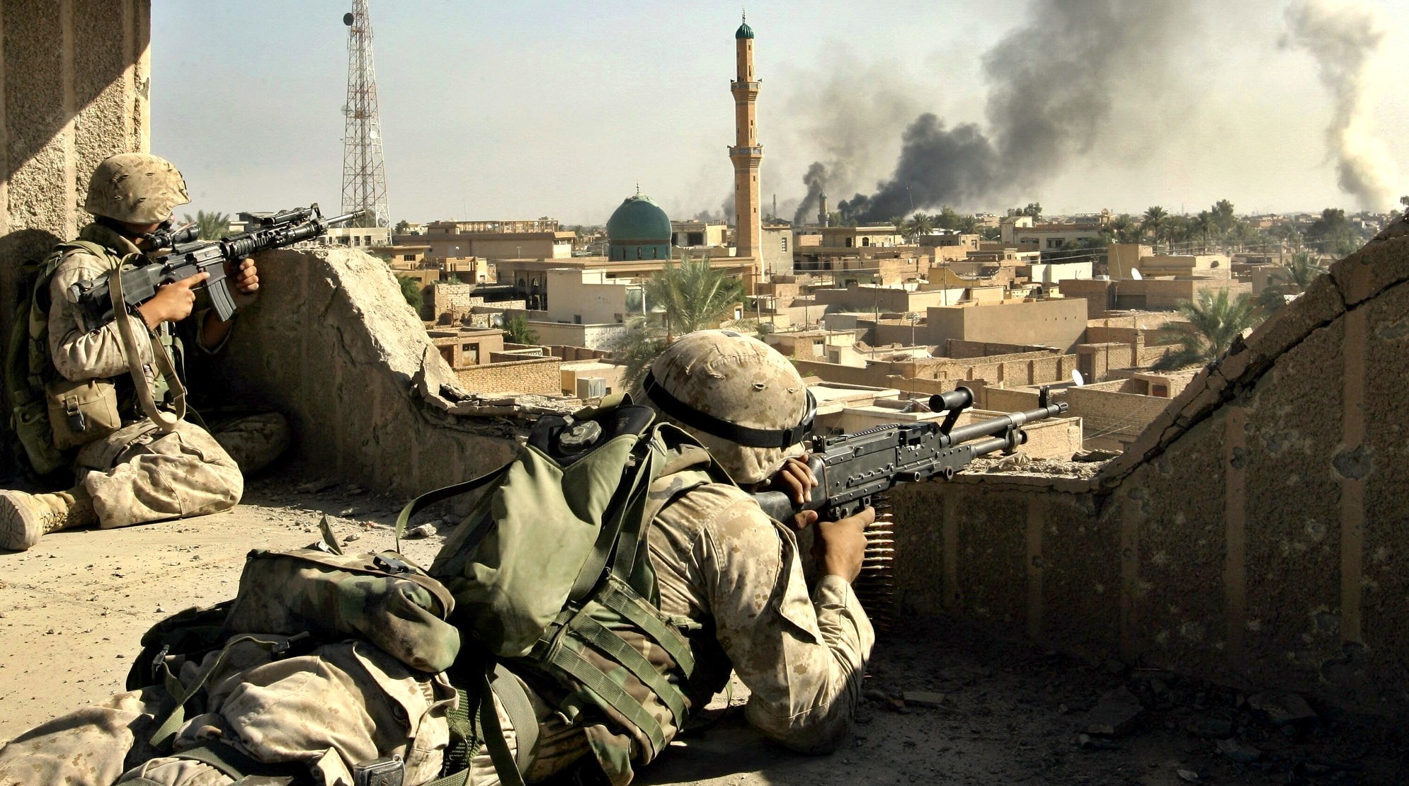 Soldiers in combat with smoke in the background HD Wallpaper
