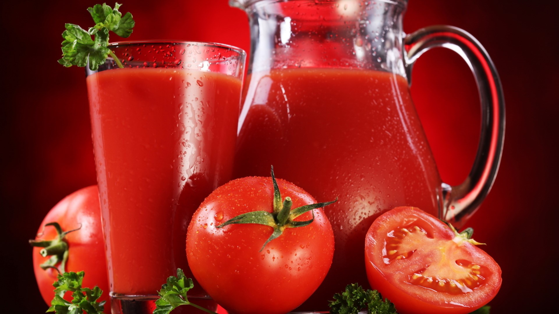 Tomato juice in a glass and pitcher with tomatoes HD Wallpaper