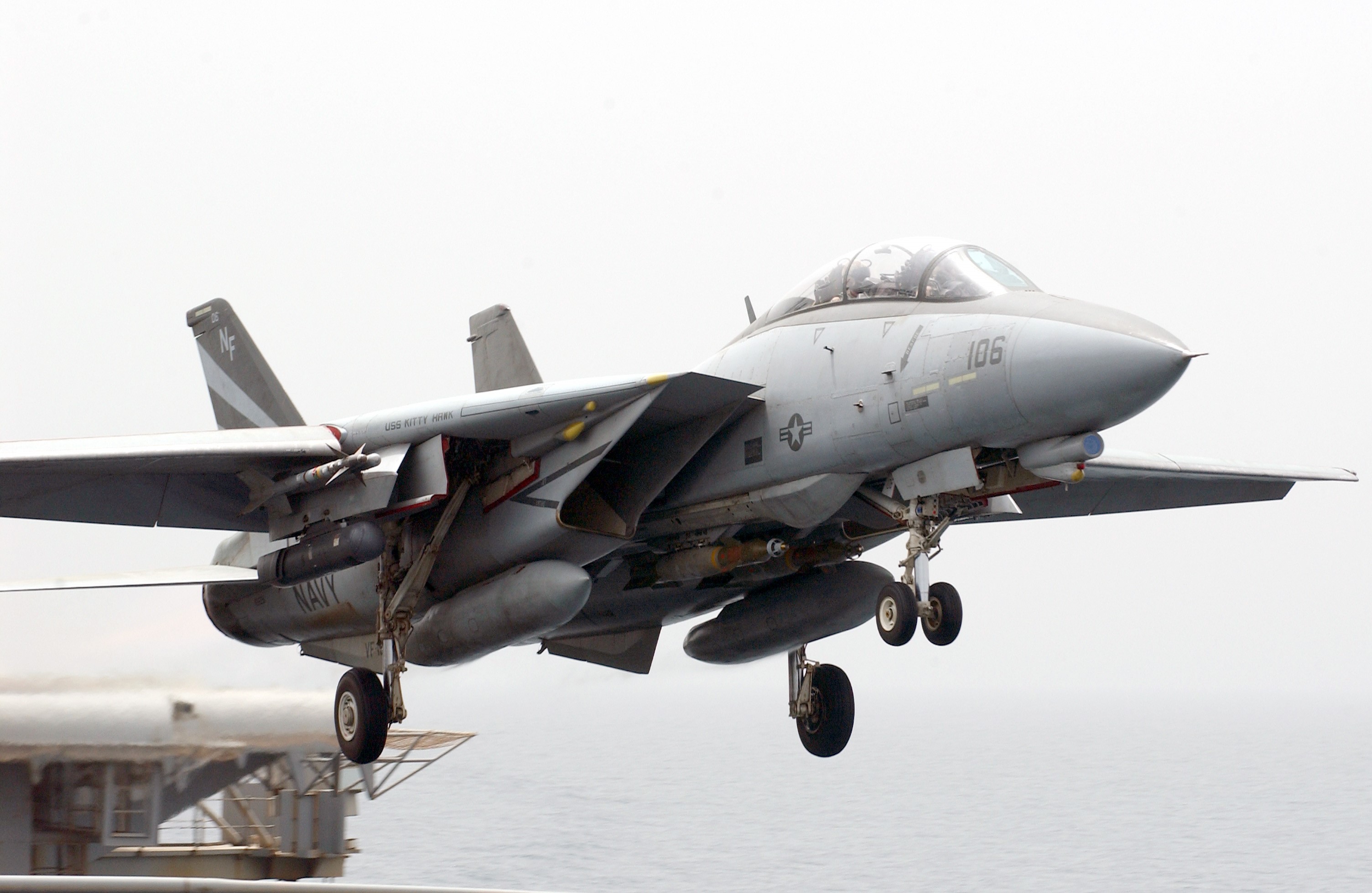 Grumman F-14 Tomcat landing on aircraft carrier HD Wallpaper