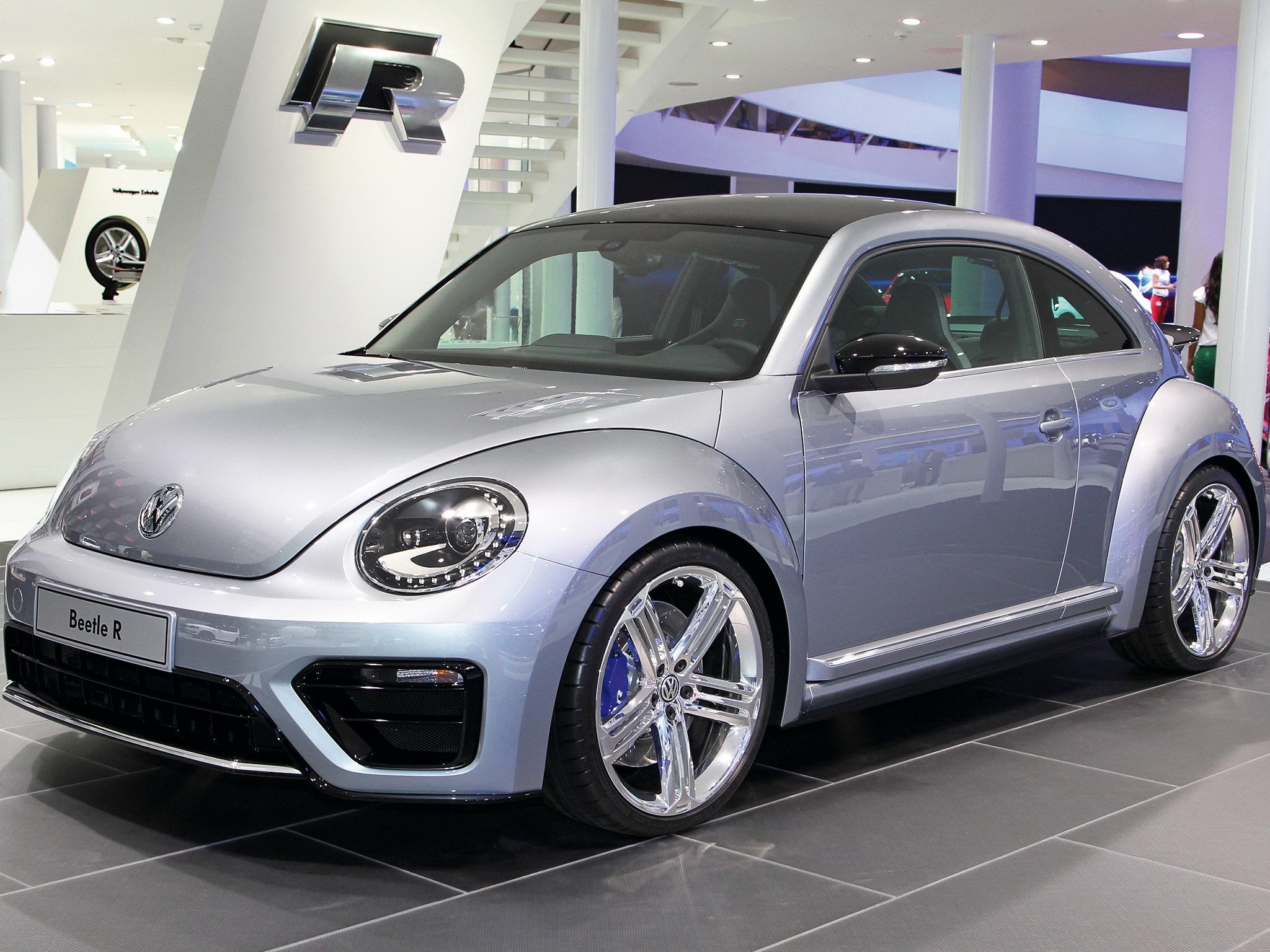 Silver Volkswagen Beetle R on display HD Wallpaper