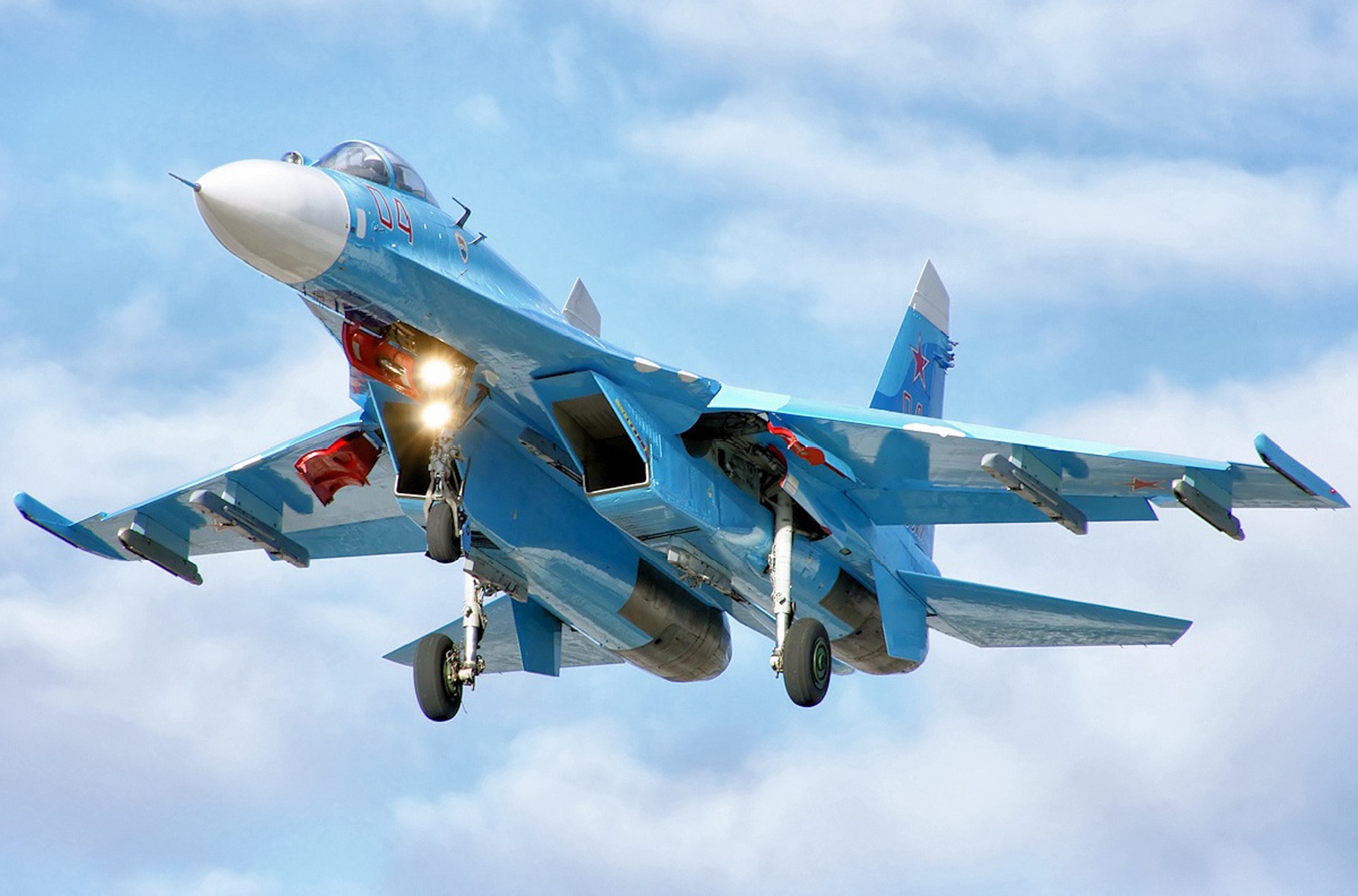 Sukhoi Su-27 fighter jet in flight HD Wallpaper