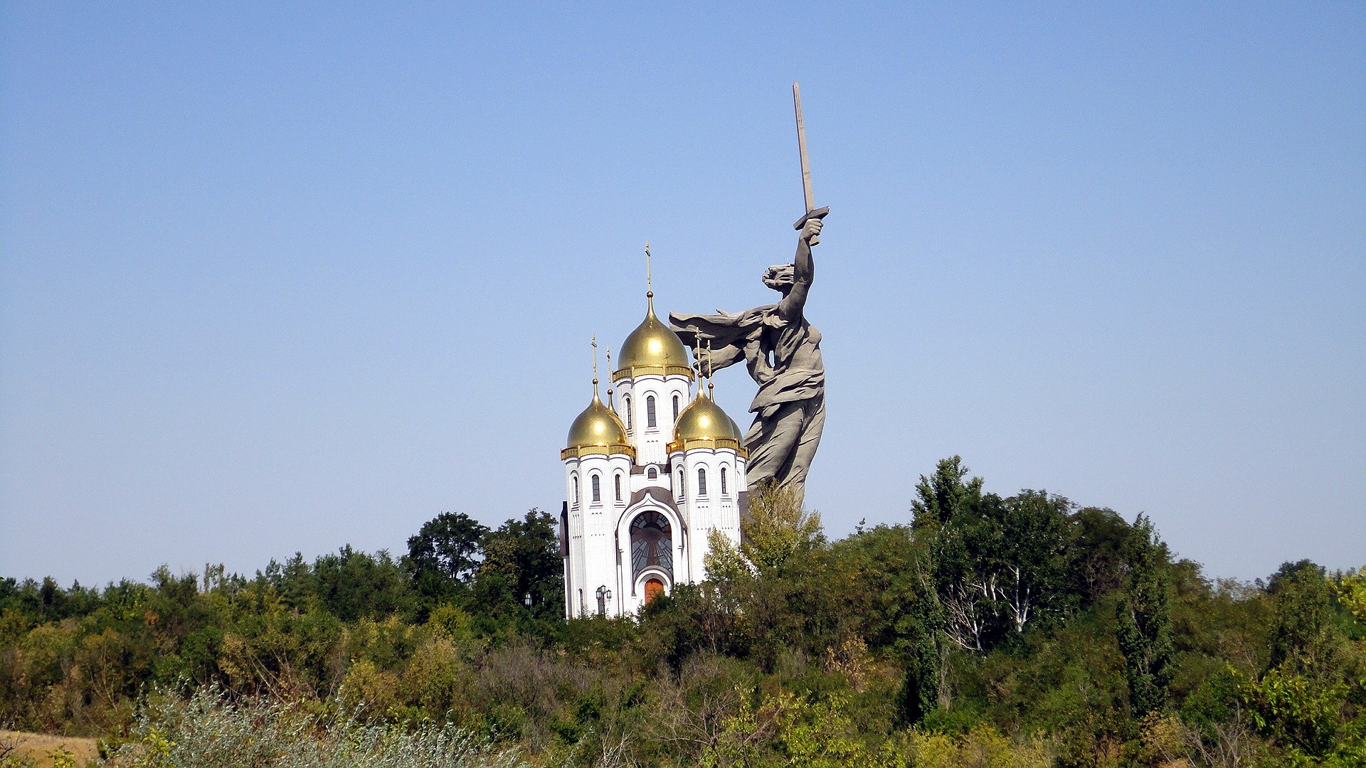 The Motherland Calls statue and Church of All Saints, Volgograd HD Wallpaper