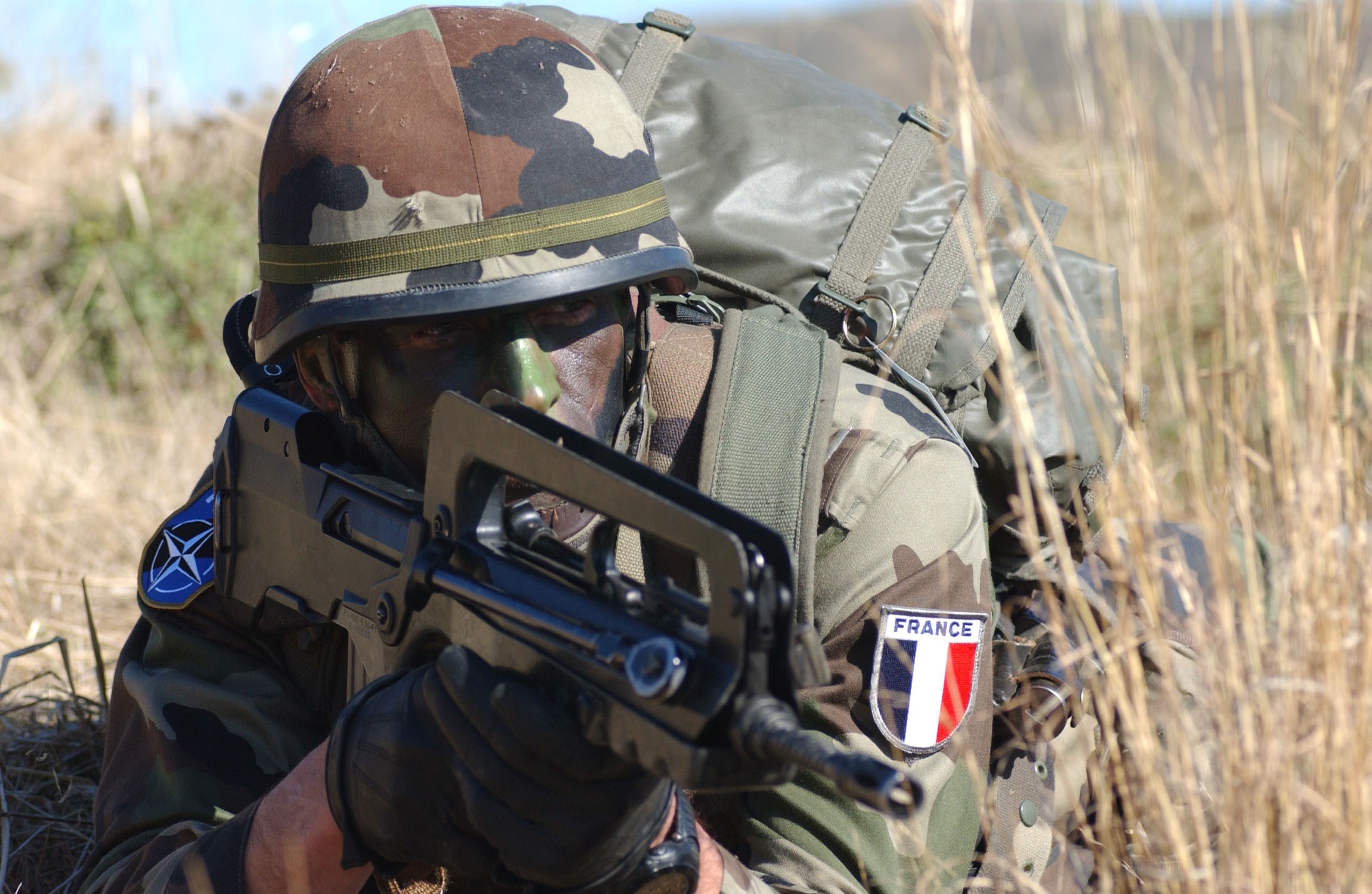 French soldier with FAMAS rifle and NATO patch HD Wallpaper