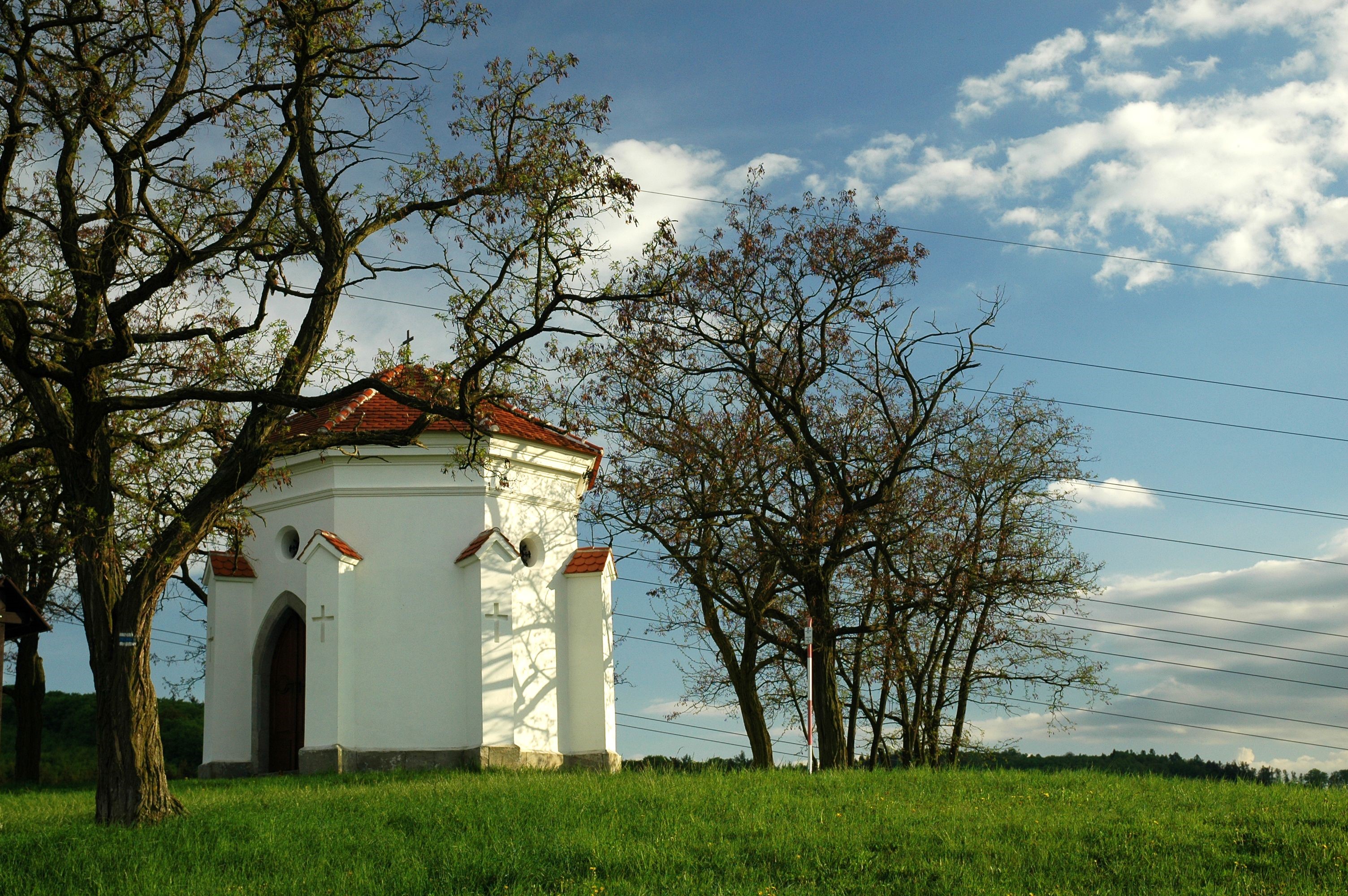 Chapel with red roof and trees in Czech Republic HD Wallpaper