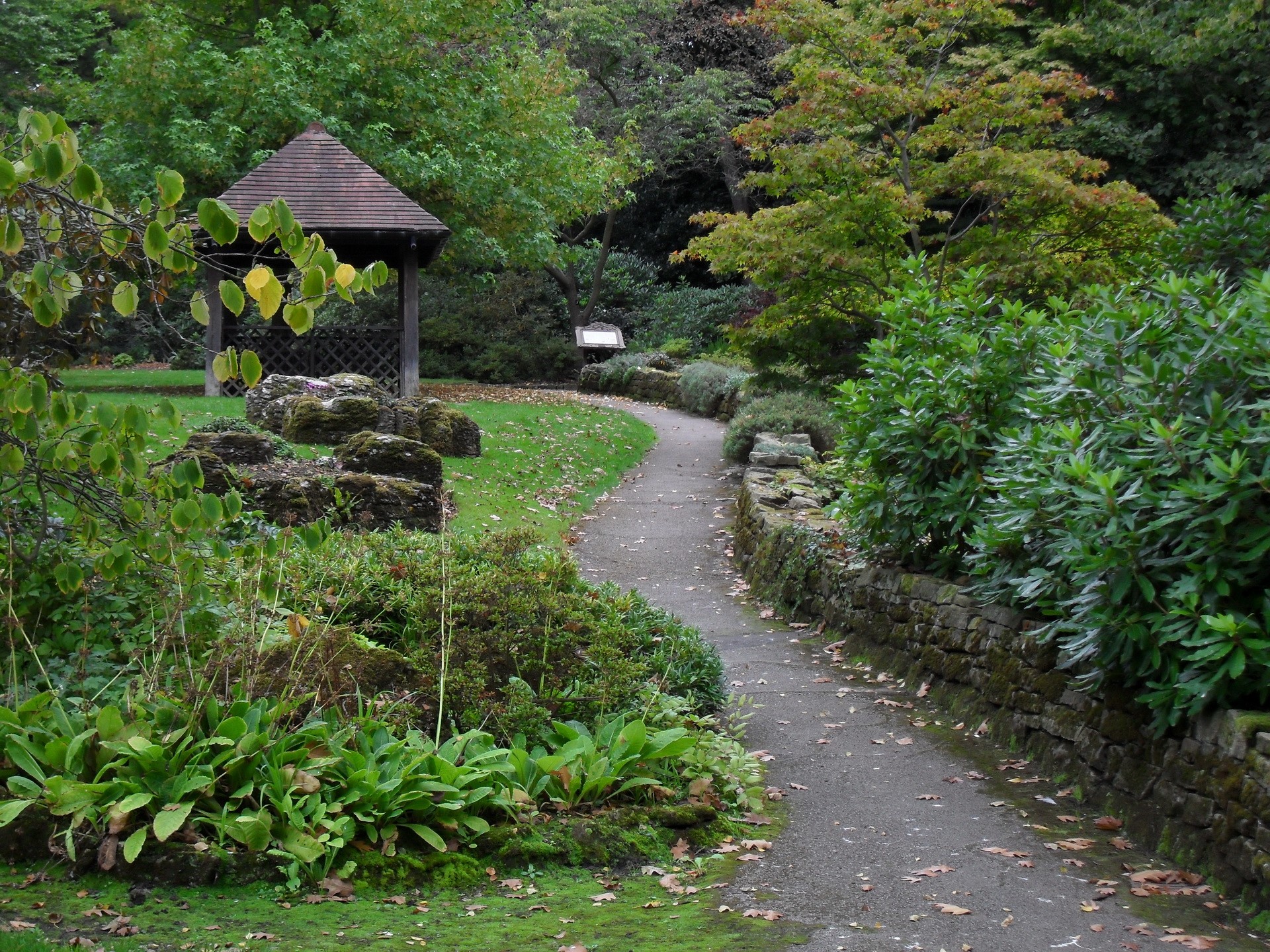 Park with a gazebo and stone wall HD Wallpaper