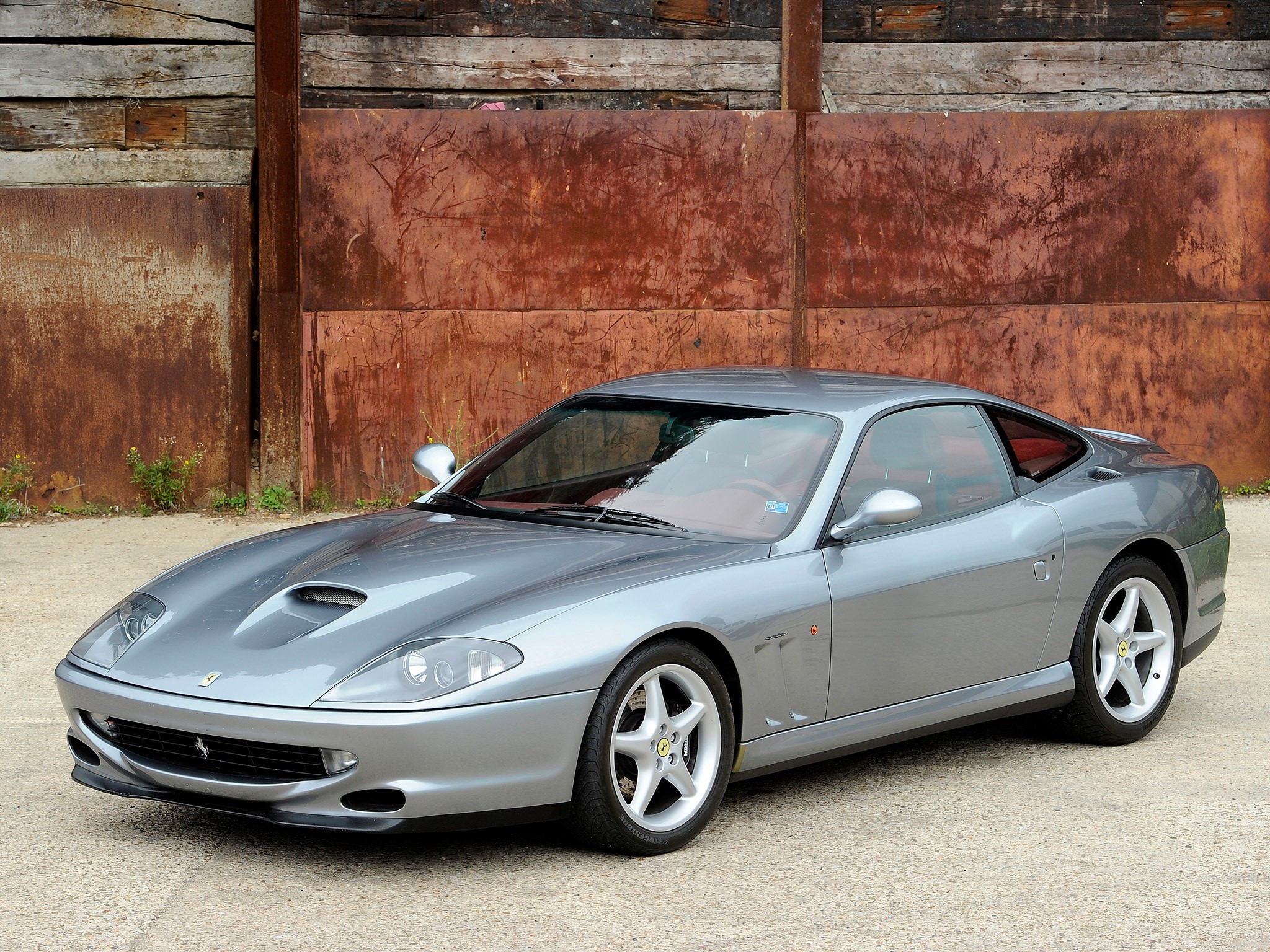 Silver Ferrari 550 Maranello parked outdoors HD Wallpaper