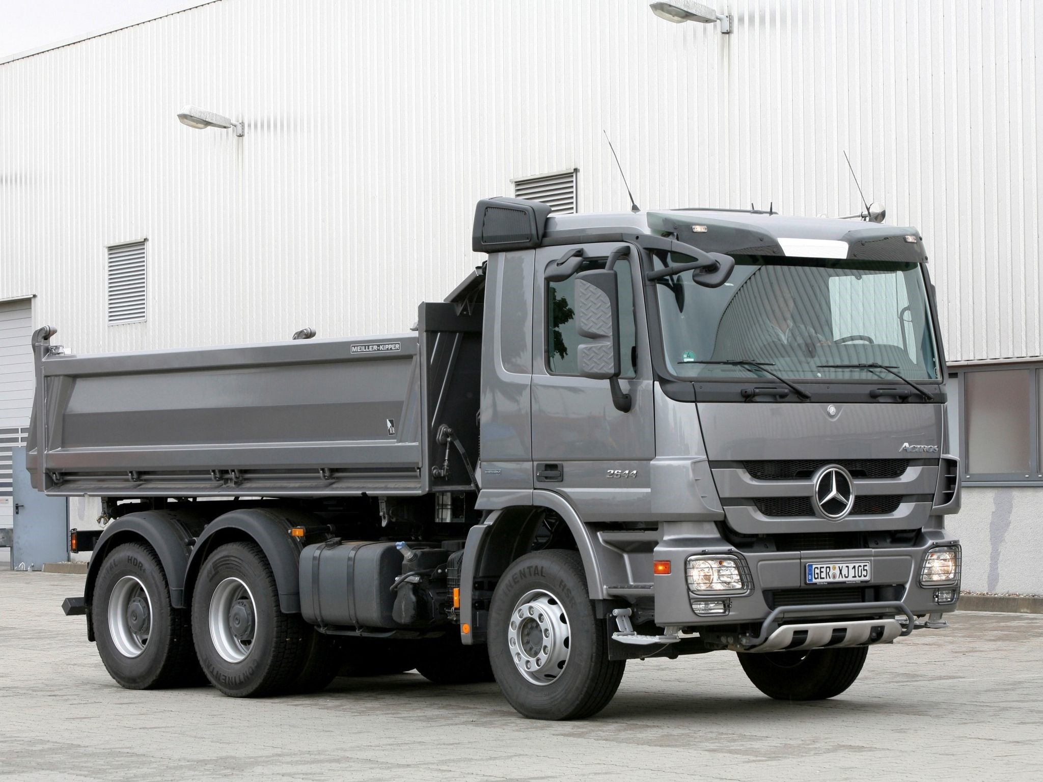 Mercedes-Benz Actros dump truck HD Wallpaper