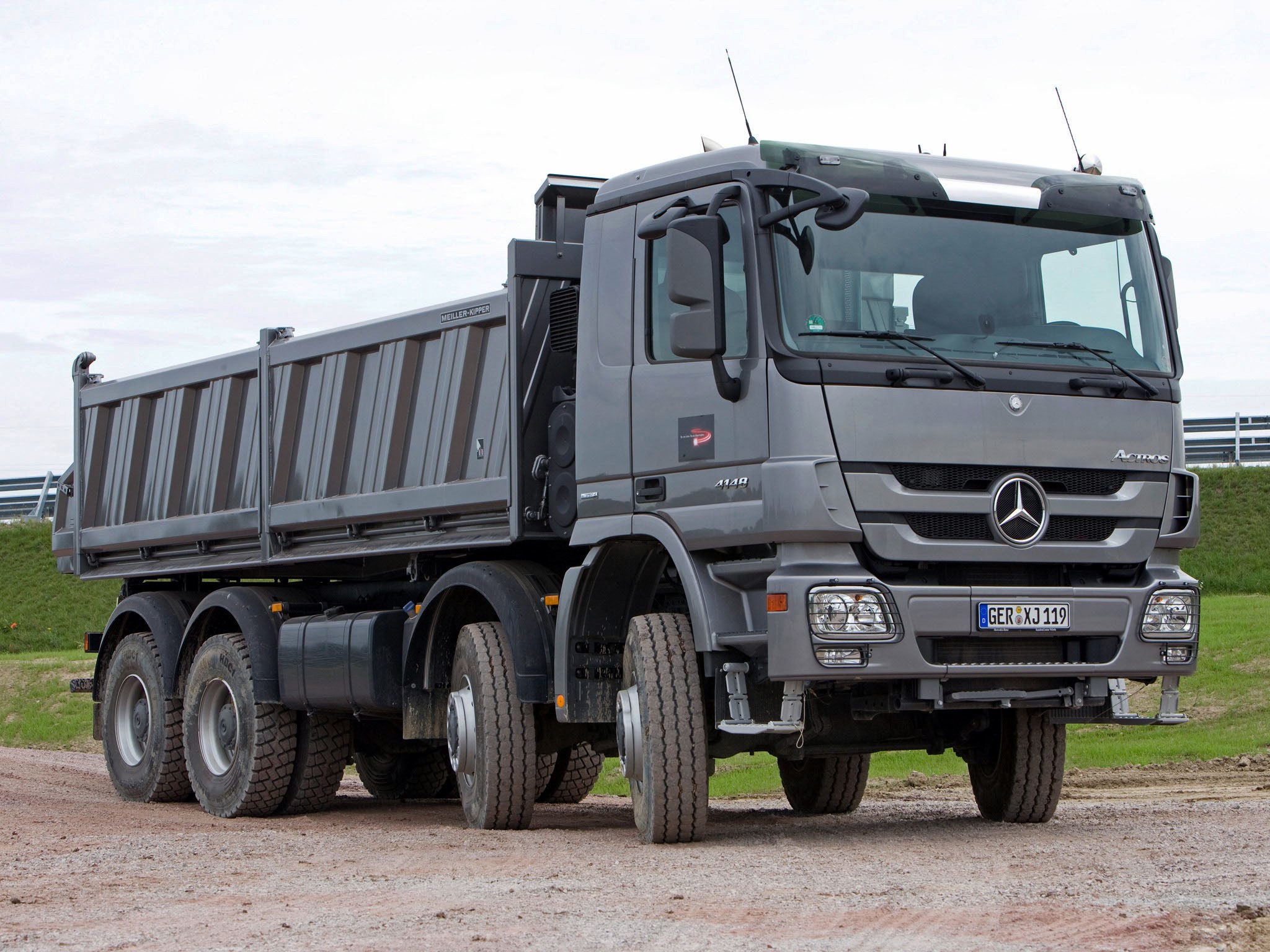 Mercedes-Benz Actros dump truck HD Wallpaper