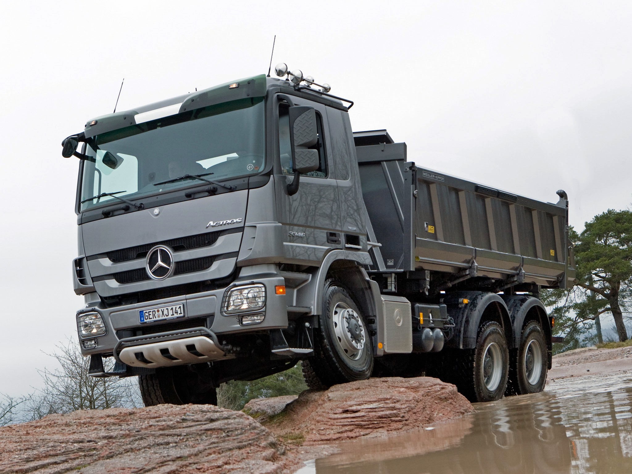 Mercedes-Benz Actros dump truck driving off-road HD Wallpaper