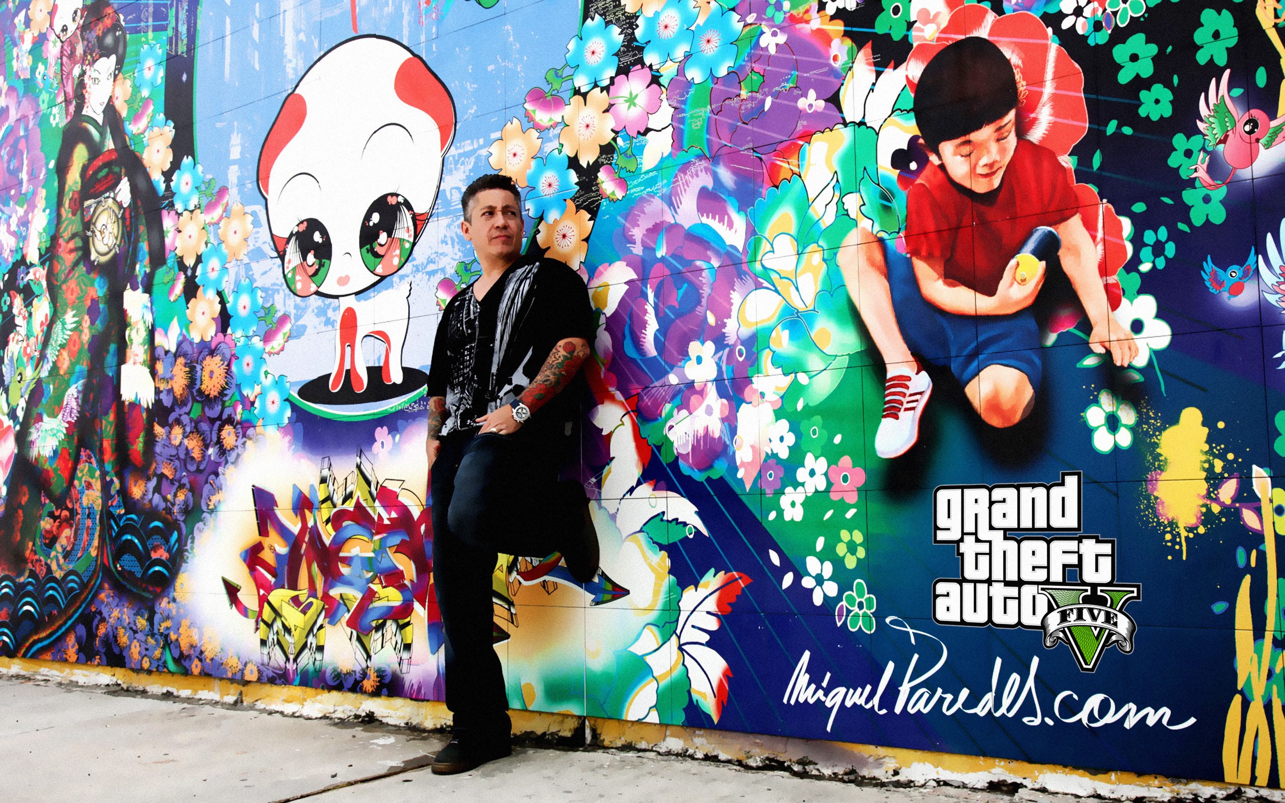 Man posing in front of Grand Theft Auto V mural HD Wallpaper