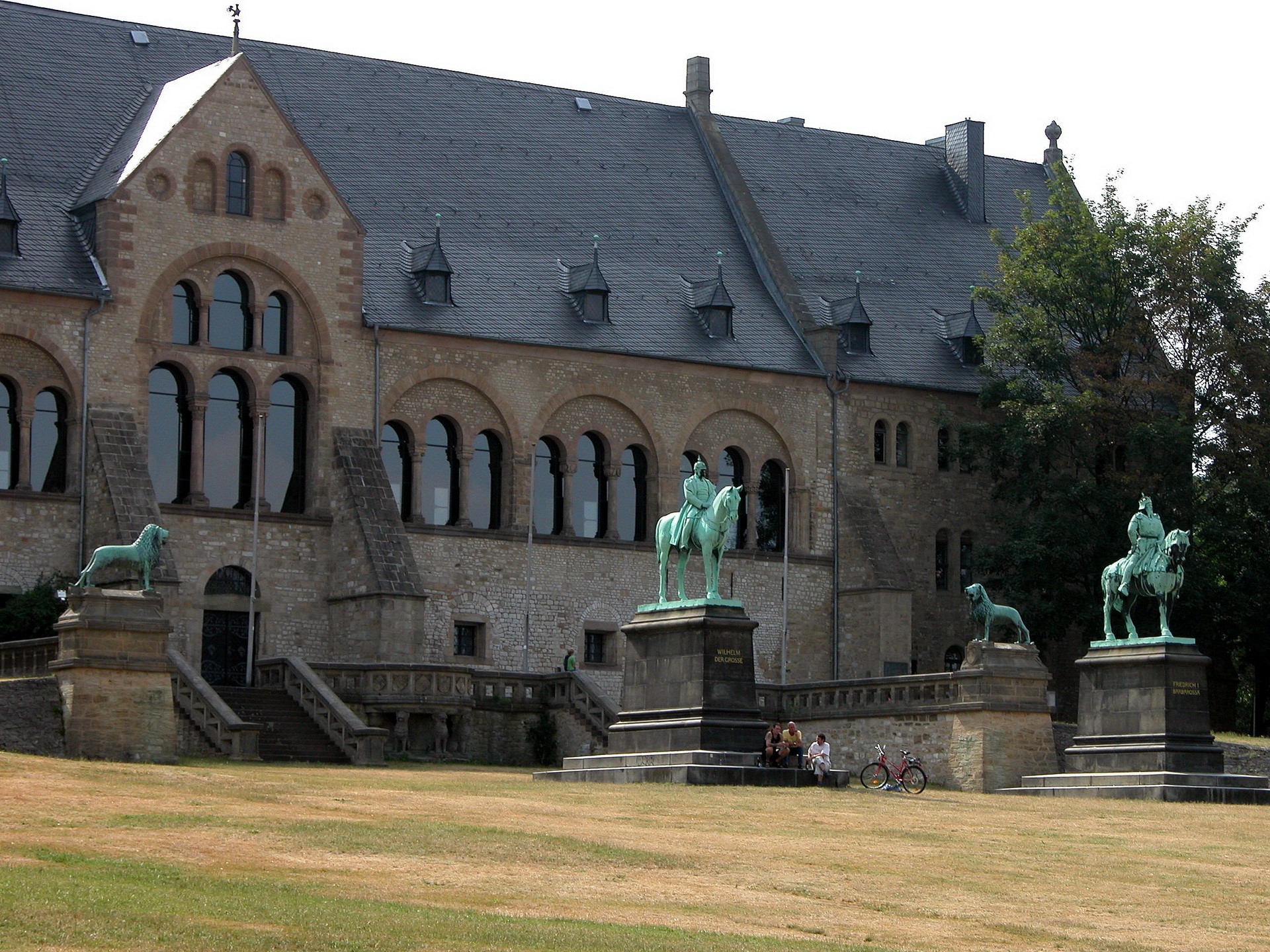 Imperial Castle with Equestrian Statues and Lion Sculptures HD Wallpaper