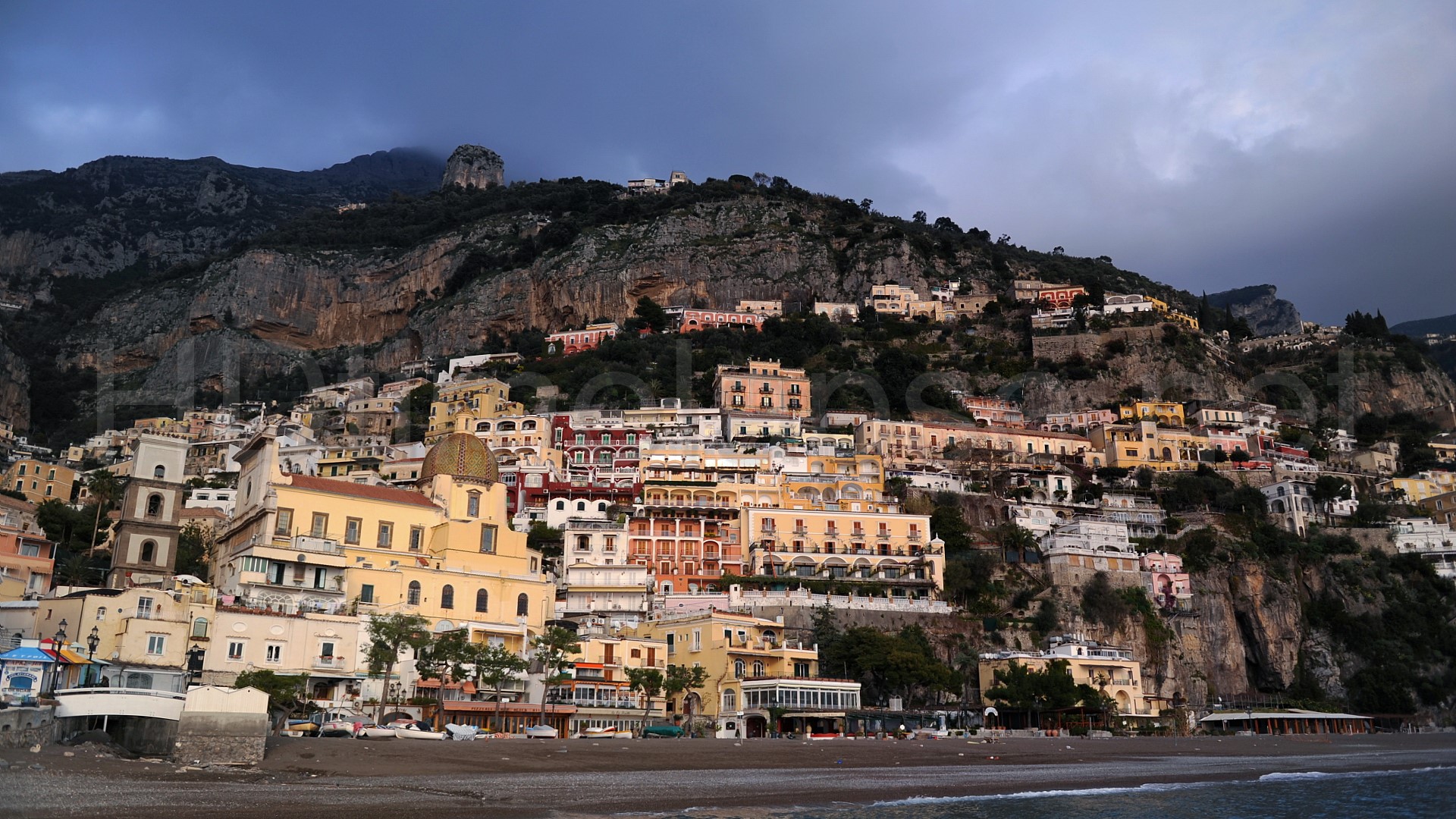 Positano, Italy, Amalfi Coast buildings on a cliffside HD Wallpaper