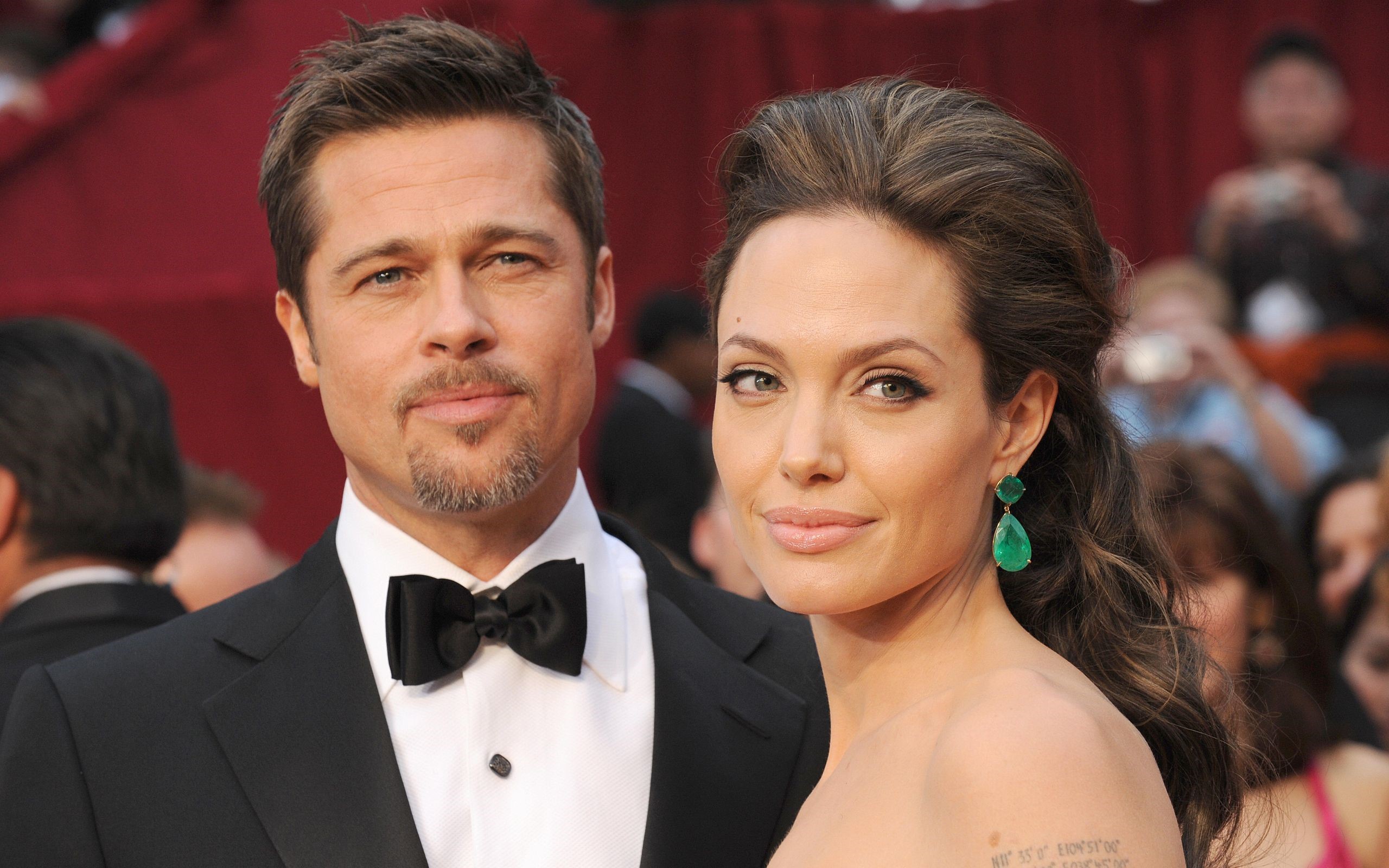 Angelina Jolie and Brad Pitt at the Oscars HD Wallpaper