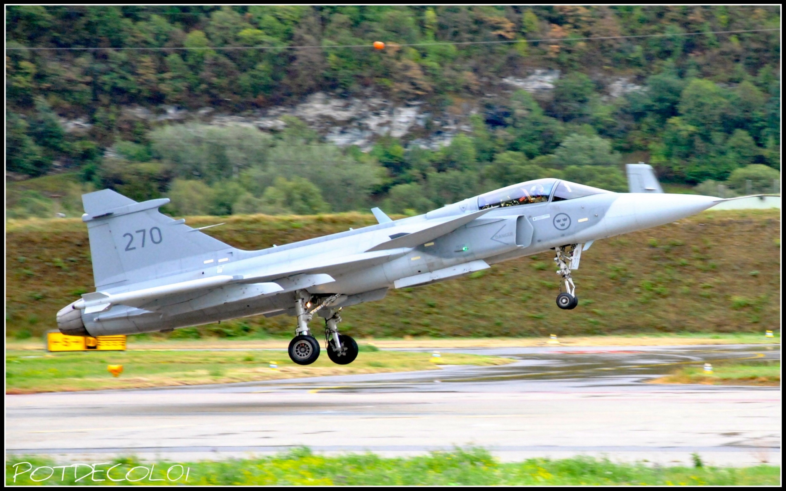 Saab JAS 39 Gripen fighter jet taking off HD Wallpaper