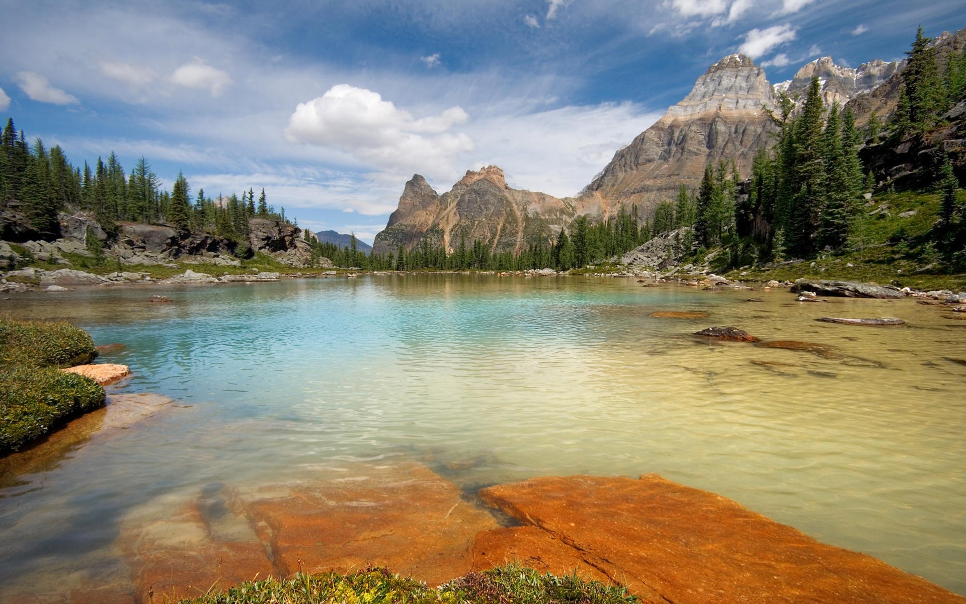 Lake and Mountains in Banff National Park HD Wallpaper