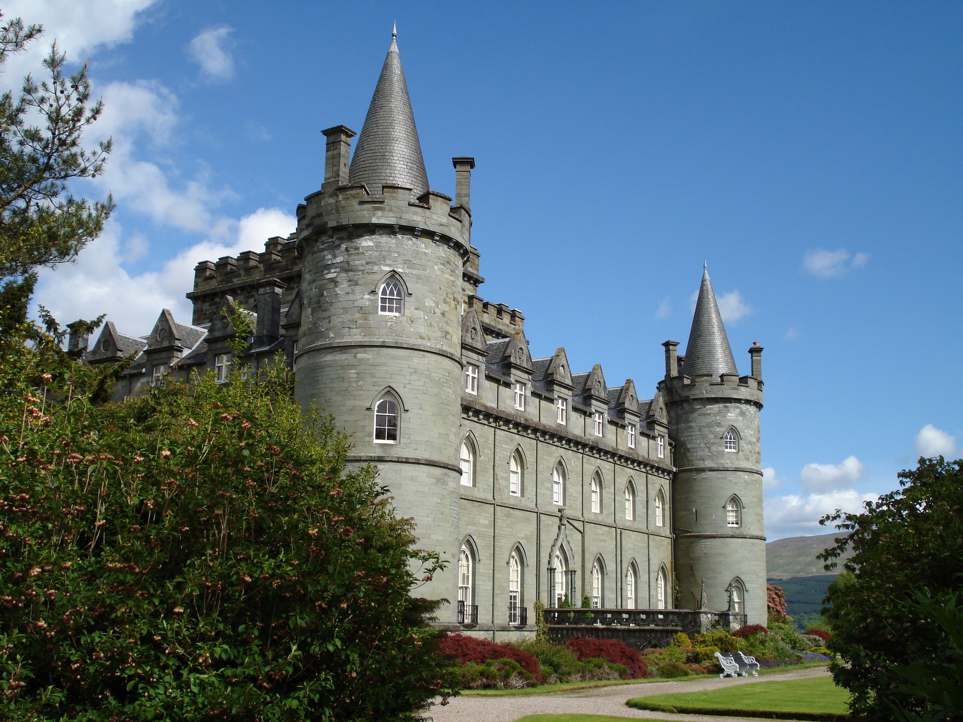 Inveraray Castle in Scotland HD Wallpaper