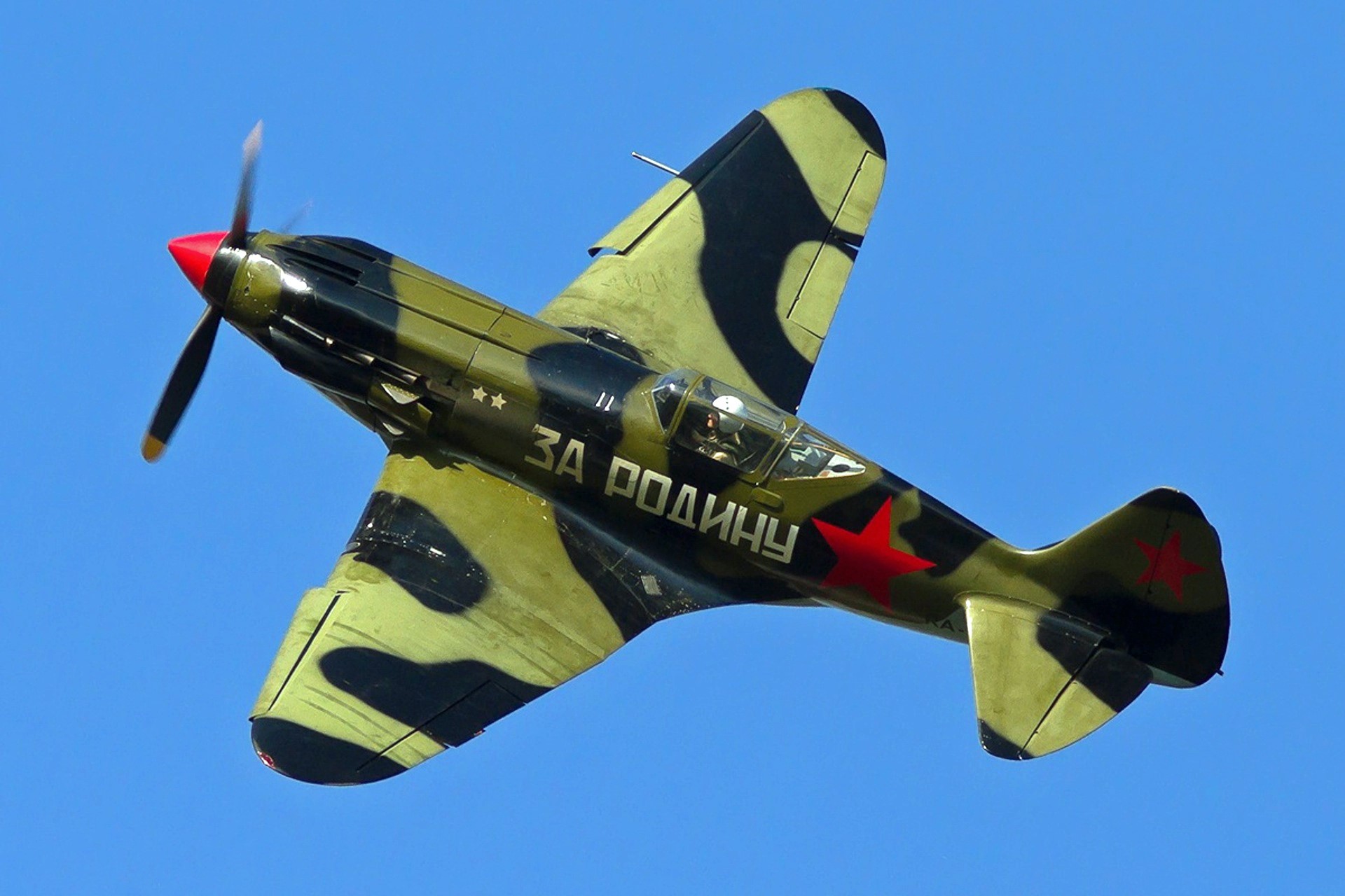 Soviet MiG-3 fighter plane in flight HD Wallpaper