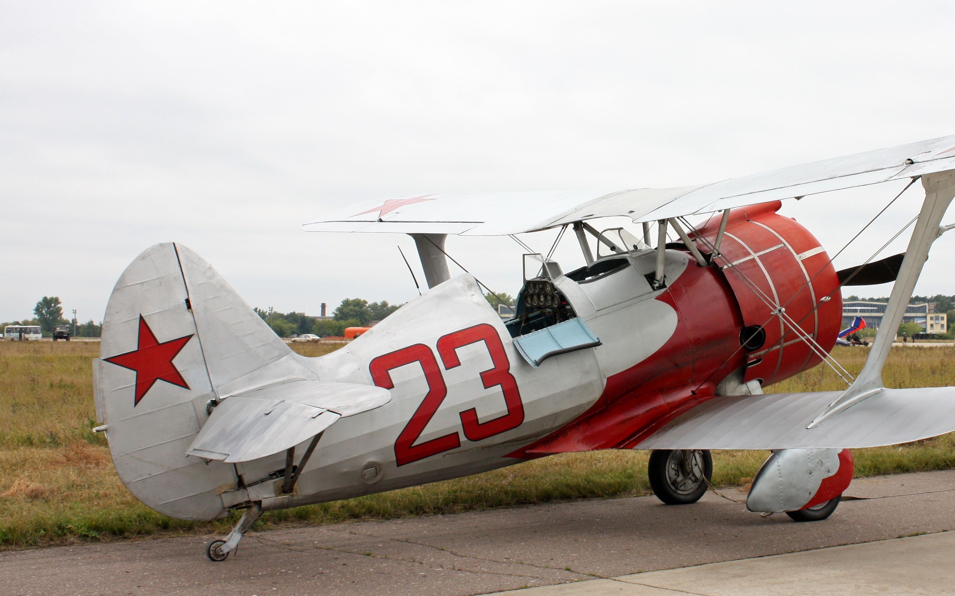 Polikarpov I-153 biplane with number 23 HD Wallpaper