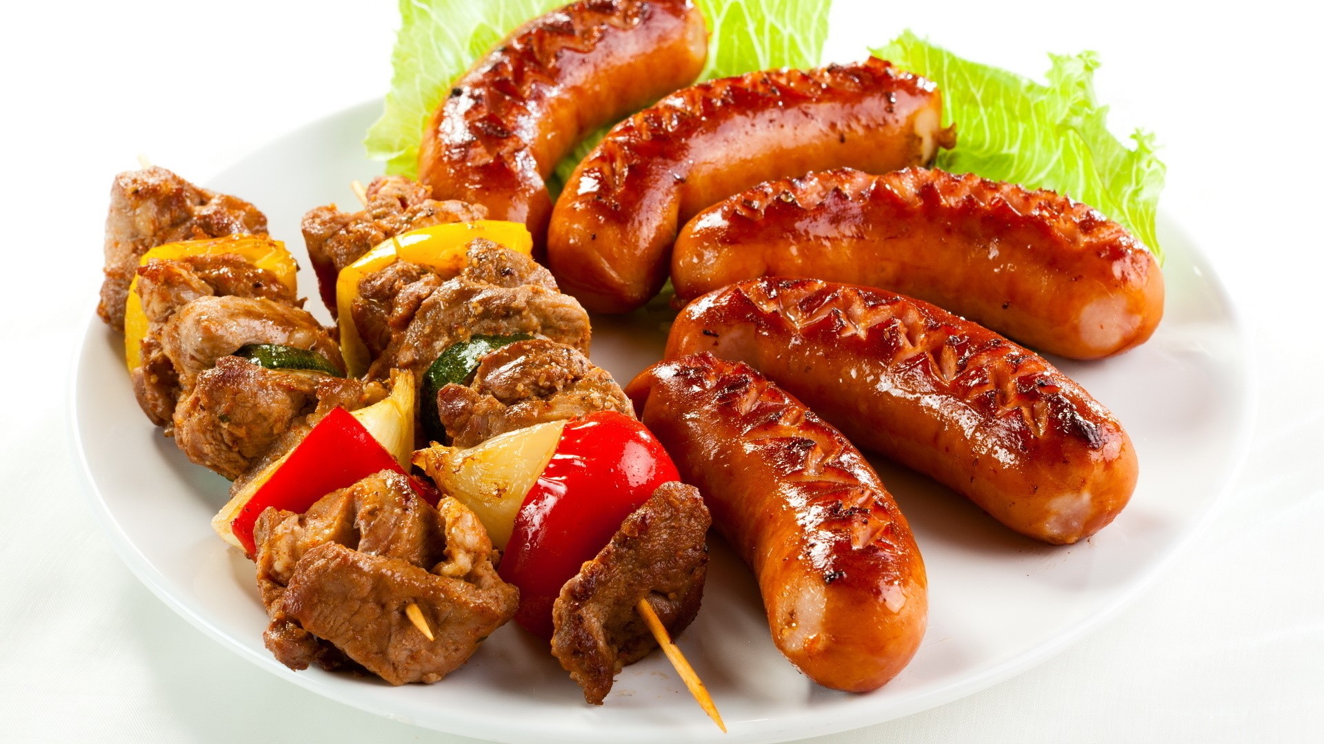 Grilled sausages and meat skewers with vegetables HD Wallpaper