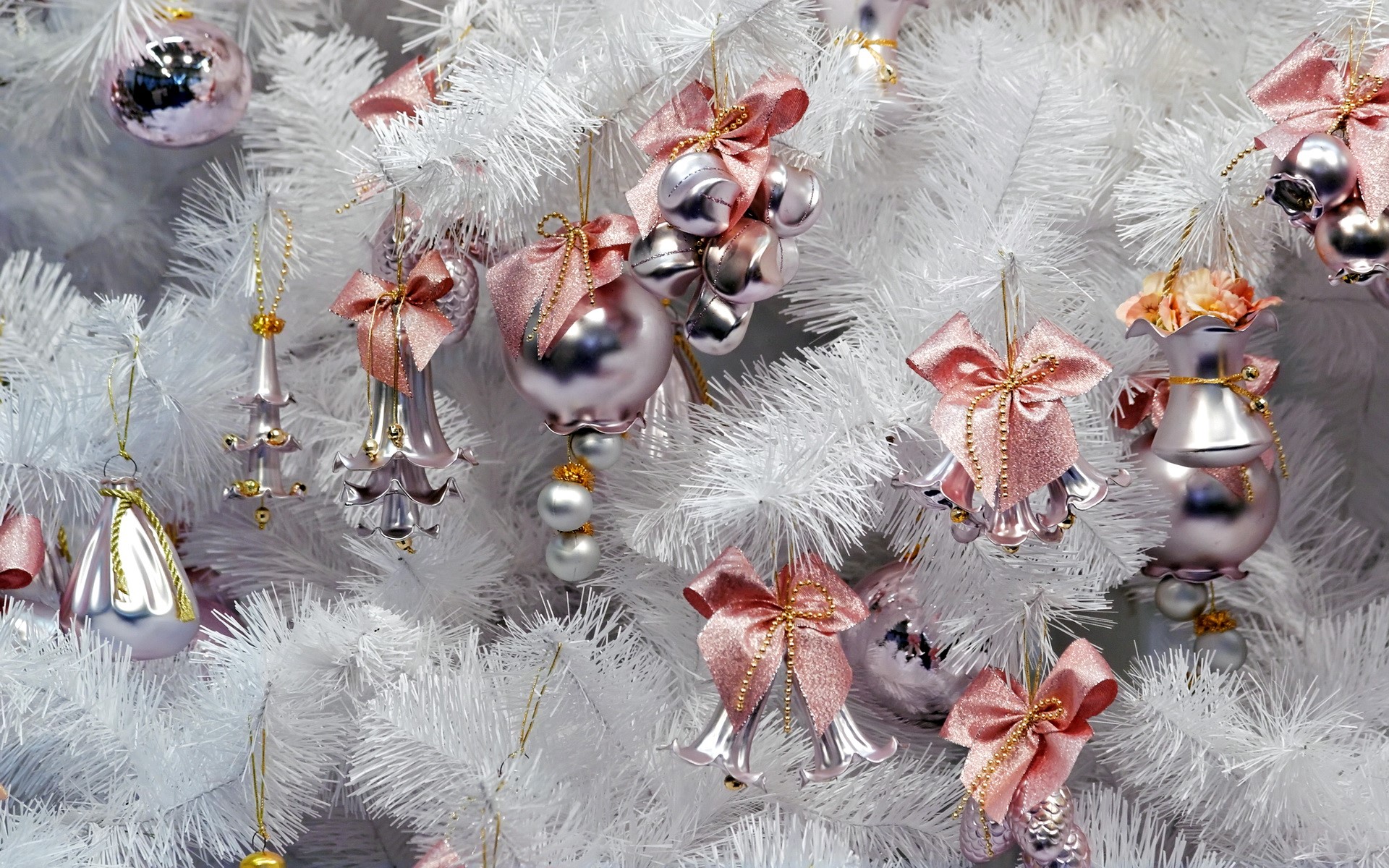 White Christmas tree with pink and silver ornaments HD Wallpaper