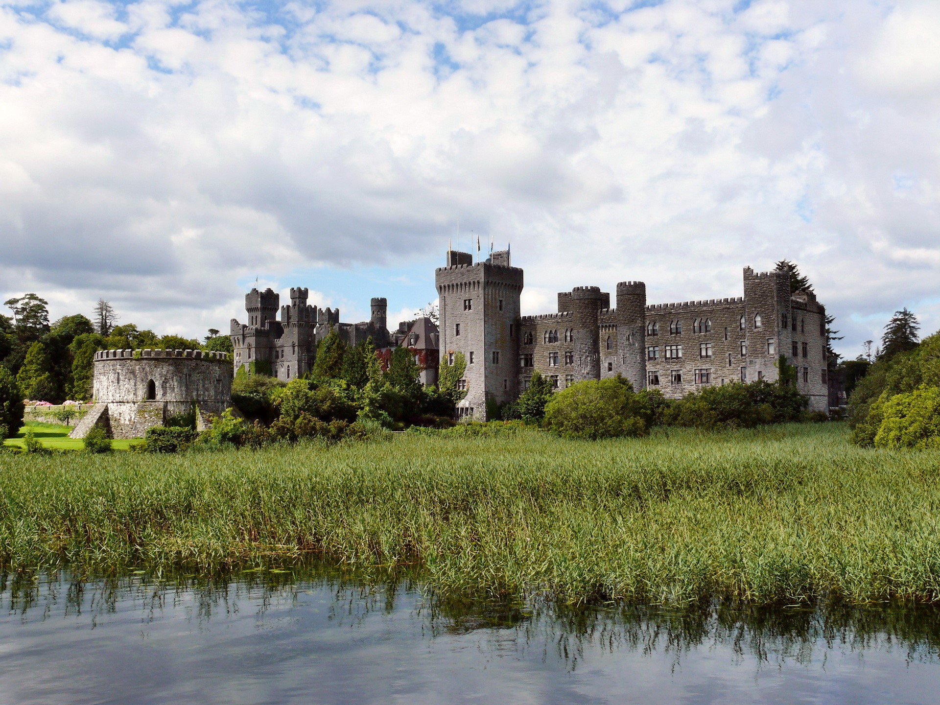 Ashford Castle on a lake with reeds HD Wallpaper