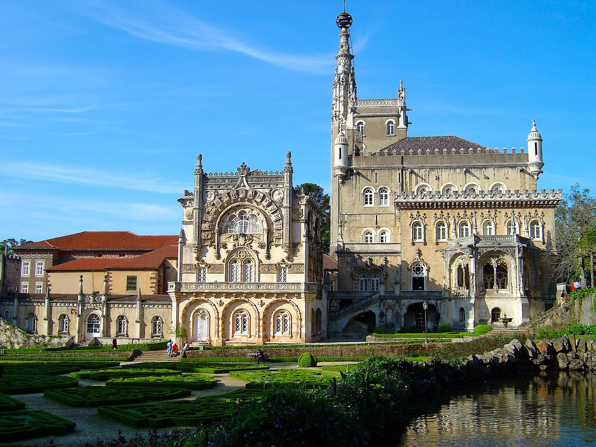 Palace and gardens in Portugal HD Wallpaper