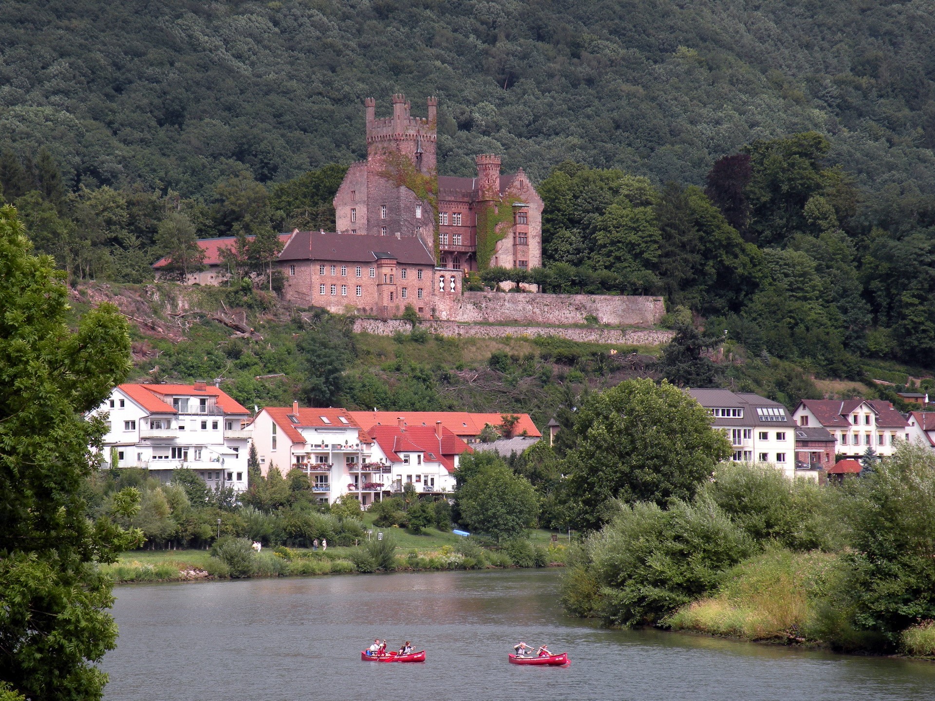 Mittelburg castle above a river in Germany HD Wallpaper