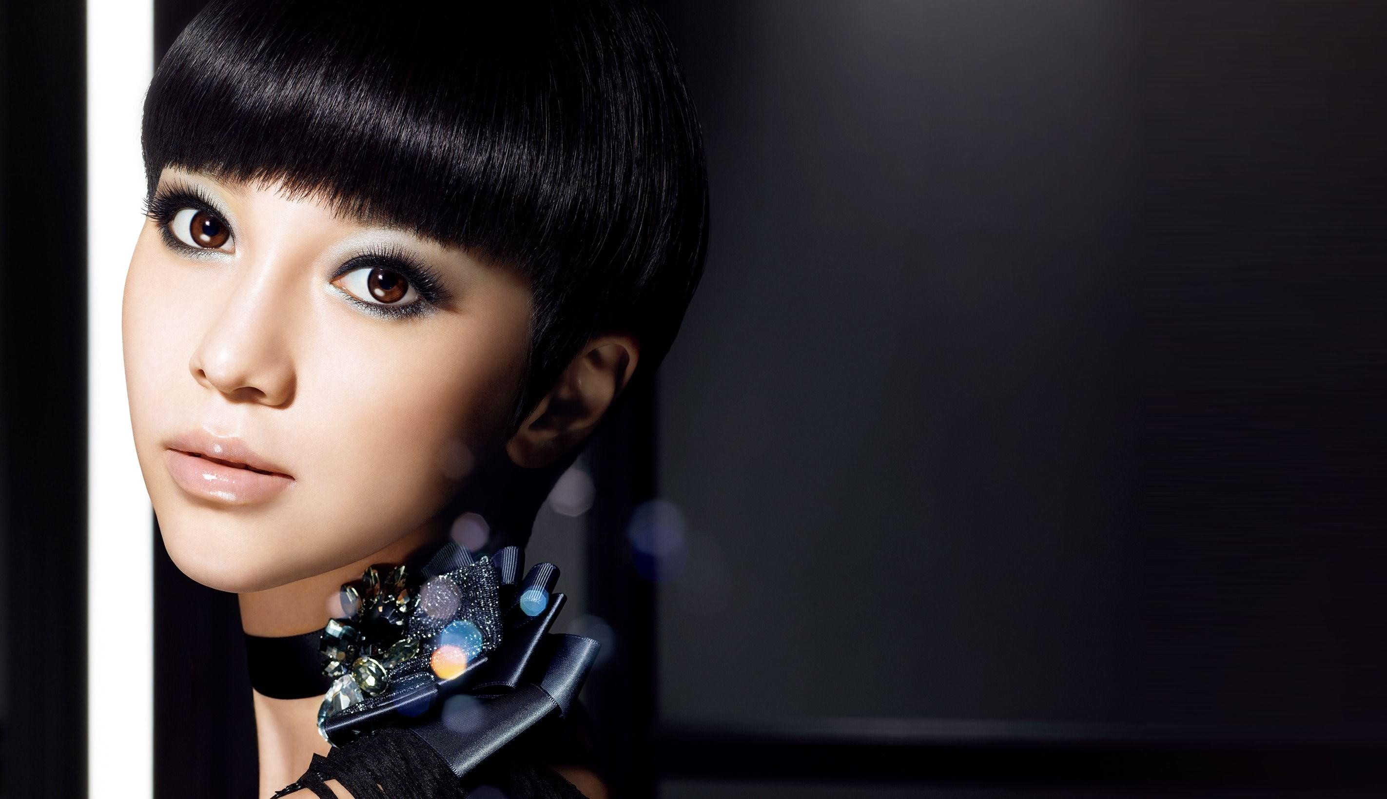 Asian woman with short black hair and dramatic makeup HD Wallpaper
