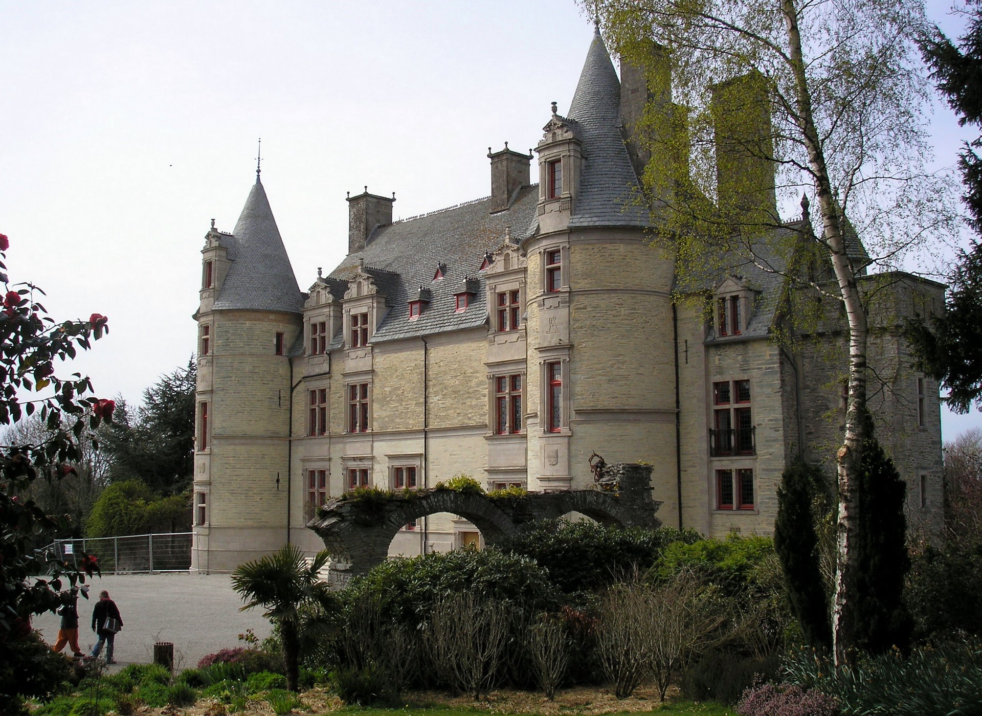 Château de la Motte-Glain, France HD Wallpaper