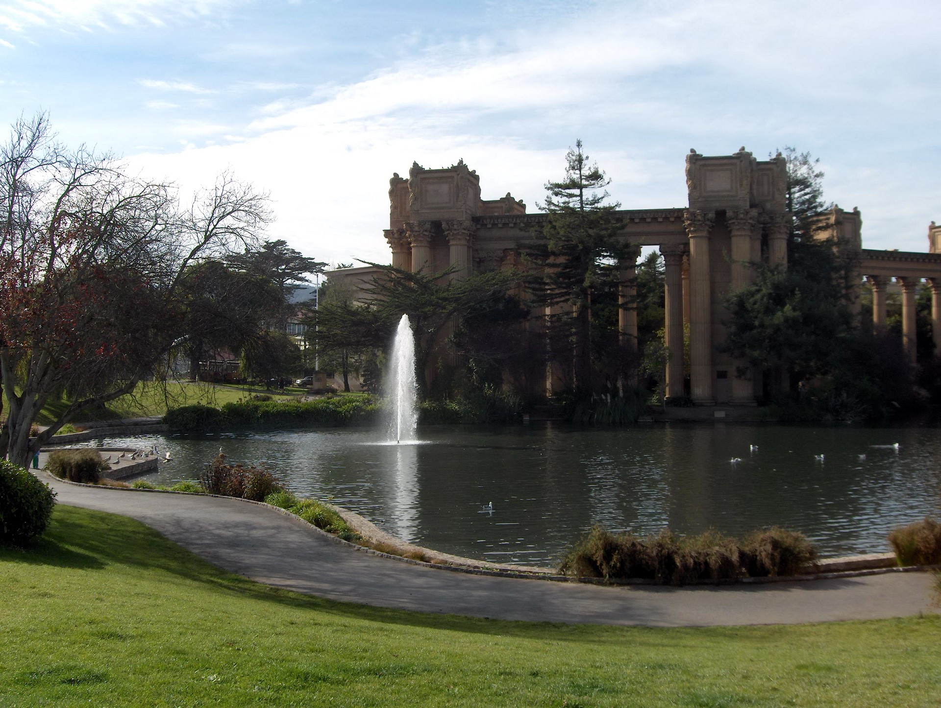 Palace of Fine Arts in San Francisco with fountain HD Wallpaper