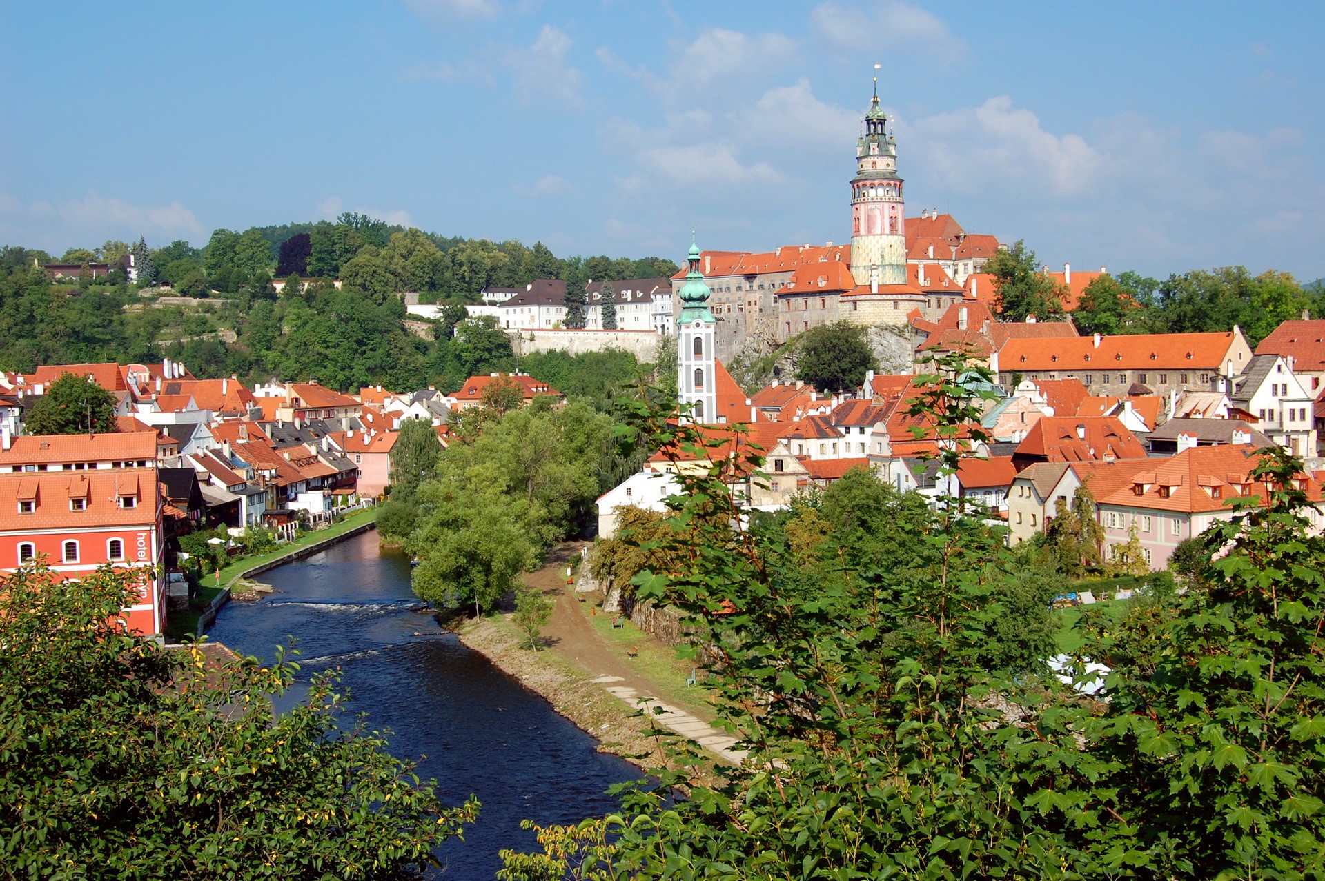 Cesky Krumlov Castle and town by river, Czech Republic HD Wallpaper