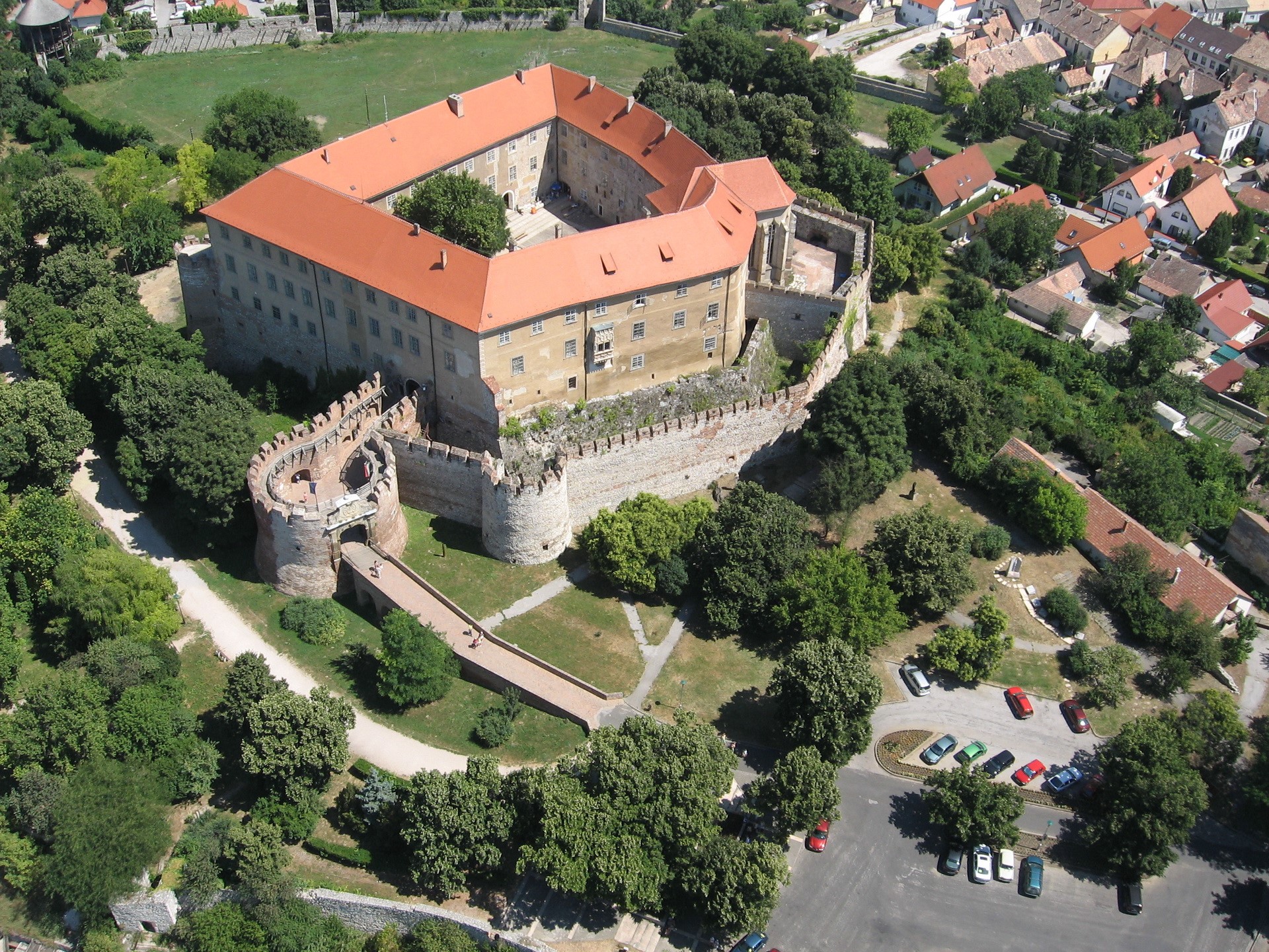Castle with red roofs and surrounding village HD Wallpaper