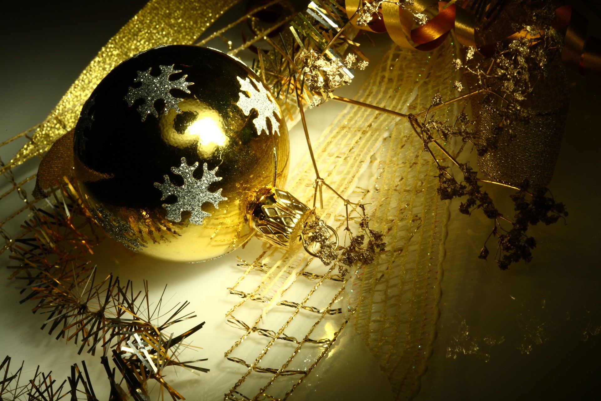 Golden Christmas ornament with snowflakes and ribbons HD Wallpaper