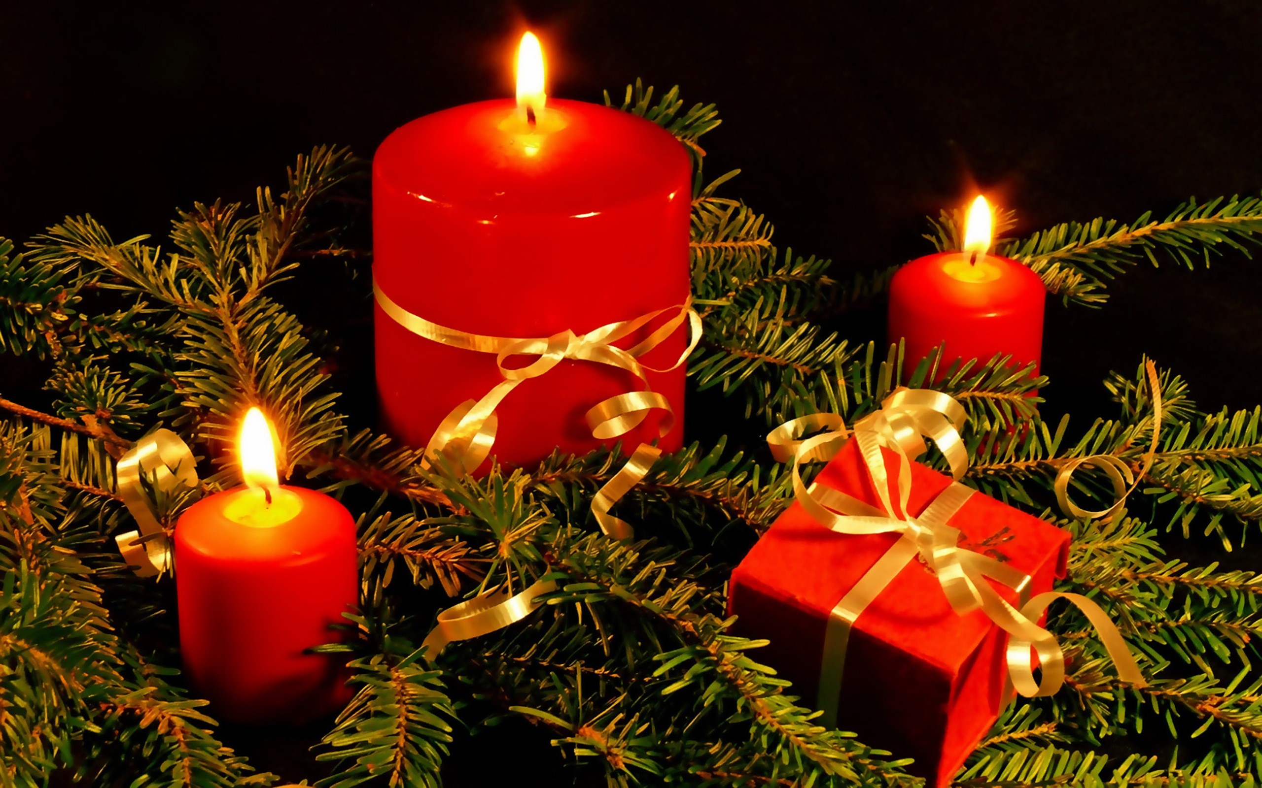 Christmas candles and gift with pine branches HD Wallpaper
