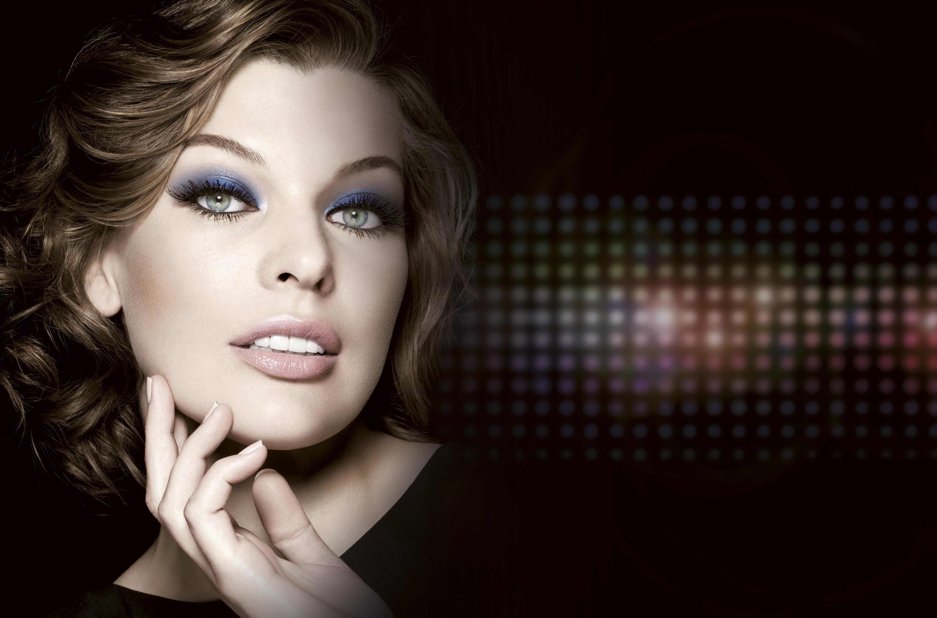 Milla Jovovich with blue eyeshadow HD Wallpaper