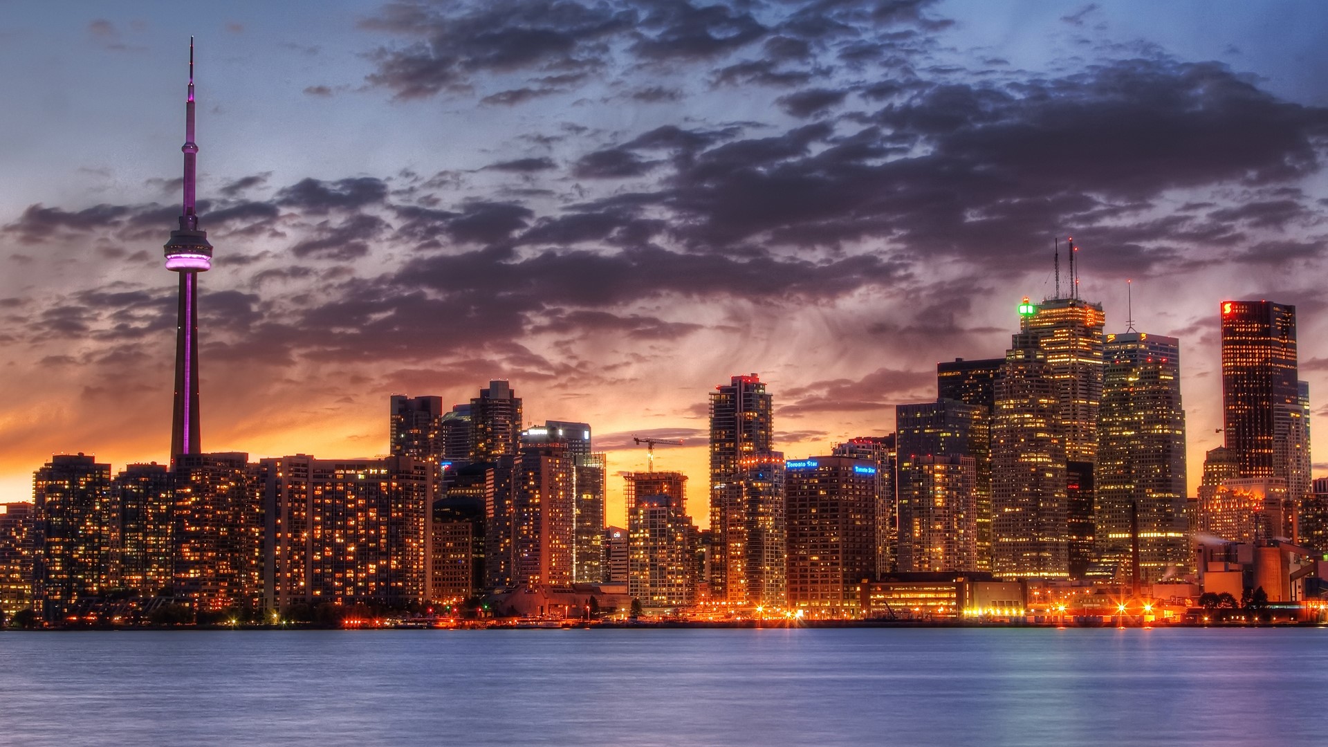 Toronto Skyline with CN Tower at Dusk HD Wallpaper