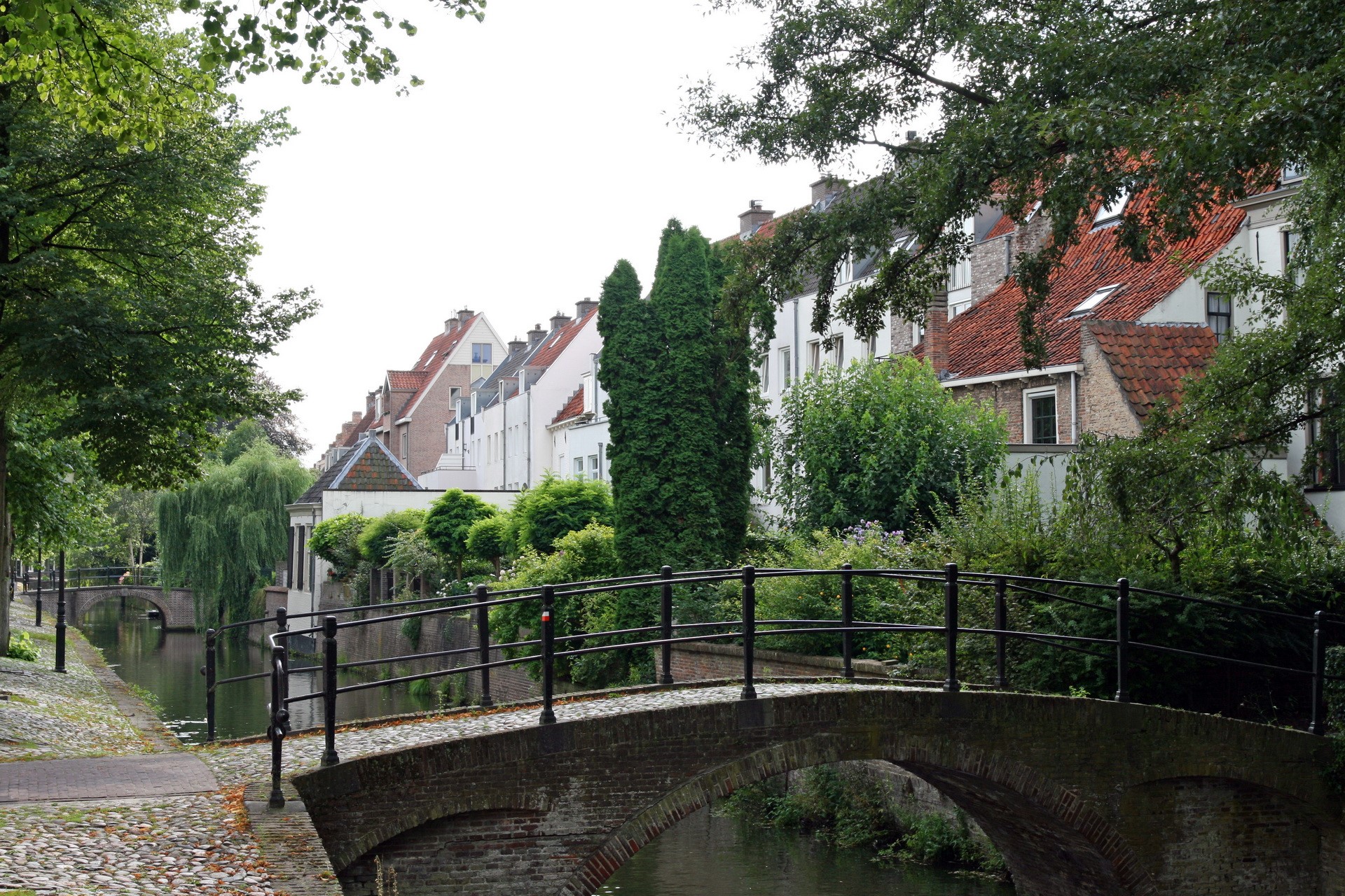 Canal bridge and houses in Amersfoort, Netherlands HD Wallpaper
