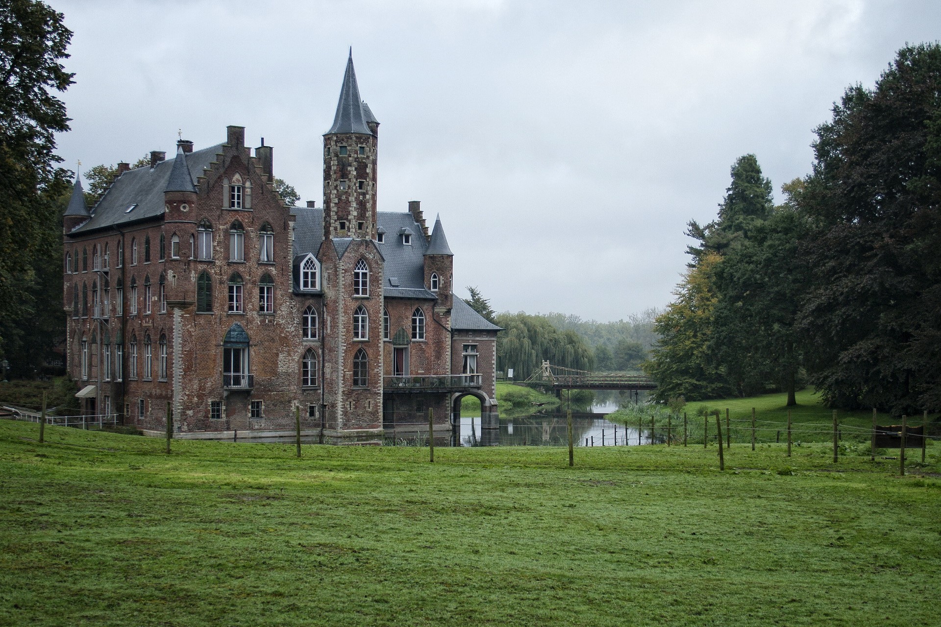 Castle Wissekerke in Belgium HD Wallpaper