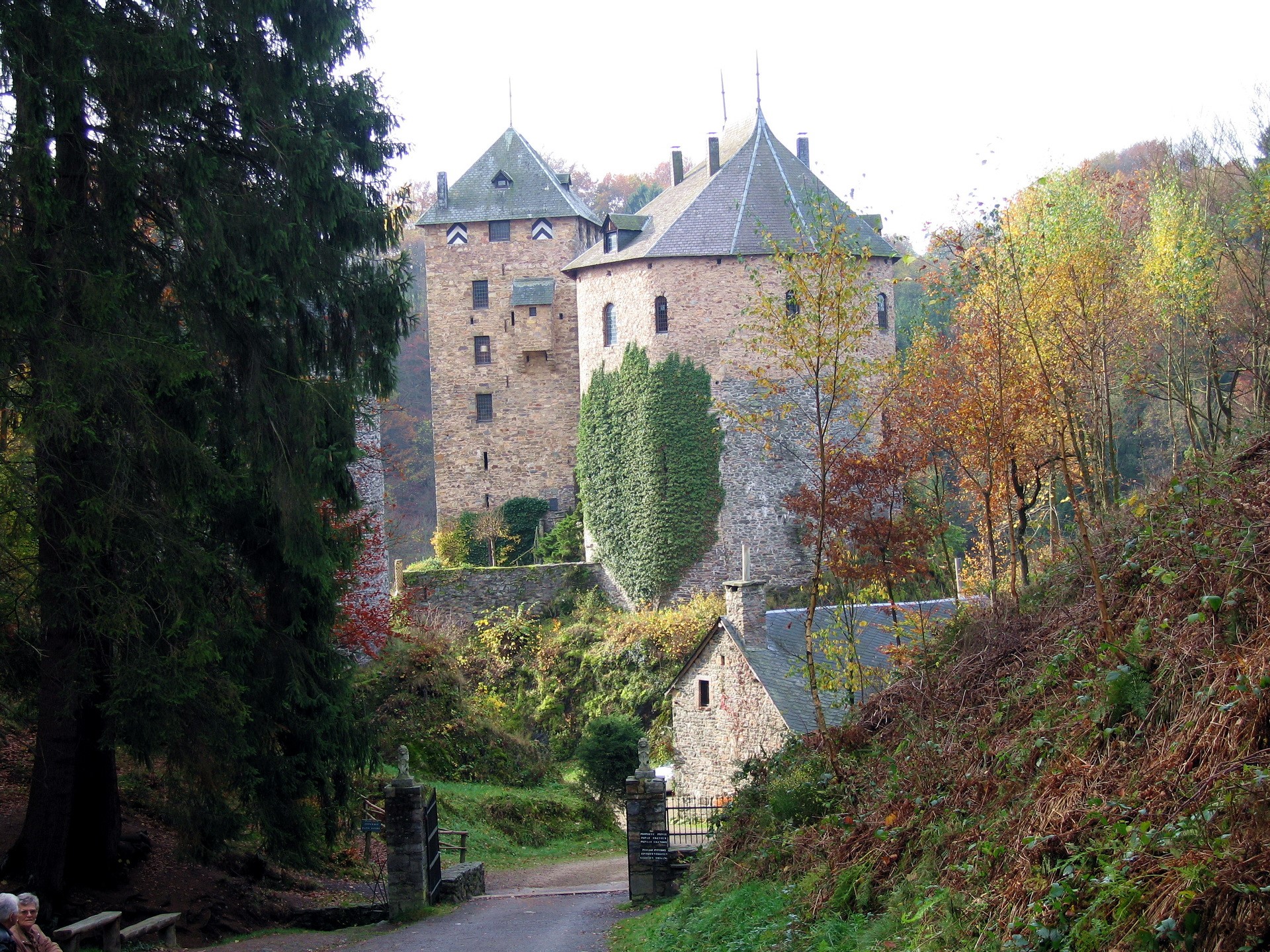 Castle Reinhardstein in Belgium during autumn HD Wallpaper