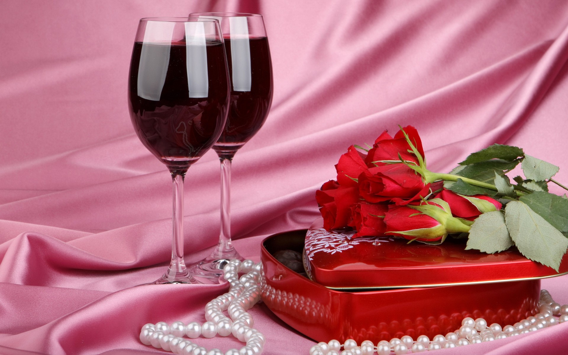 Two glasses of red wine with roses and a heart-shaped box HD Wallpaper