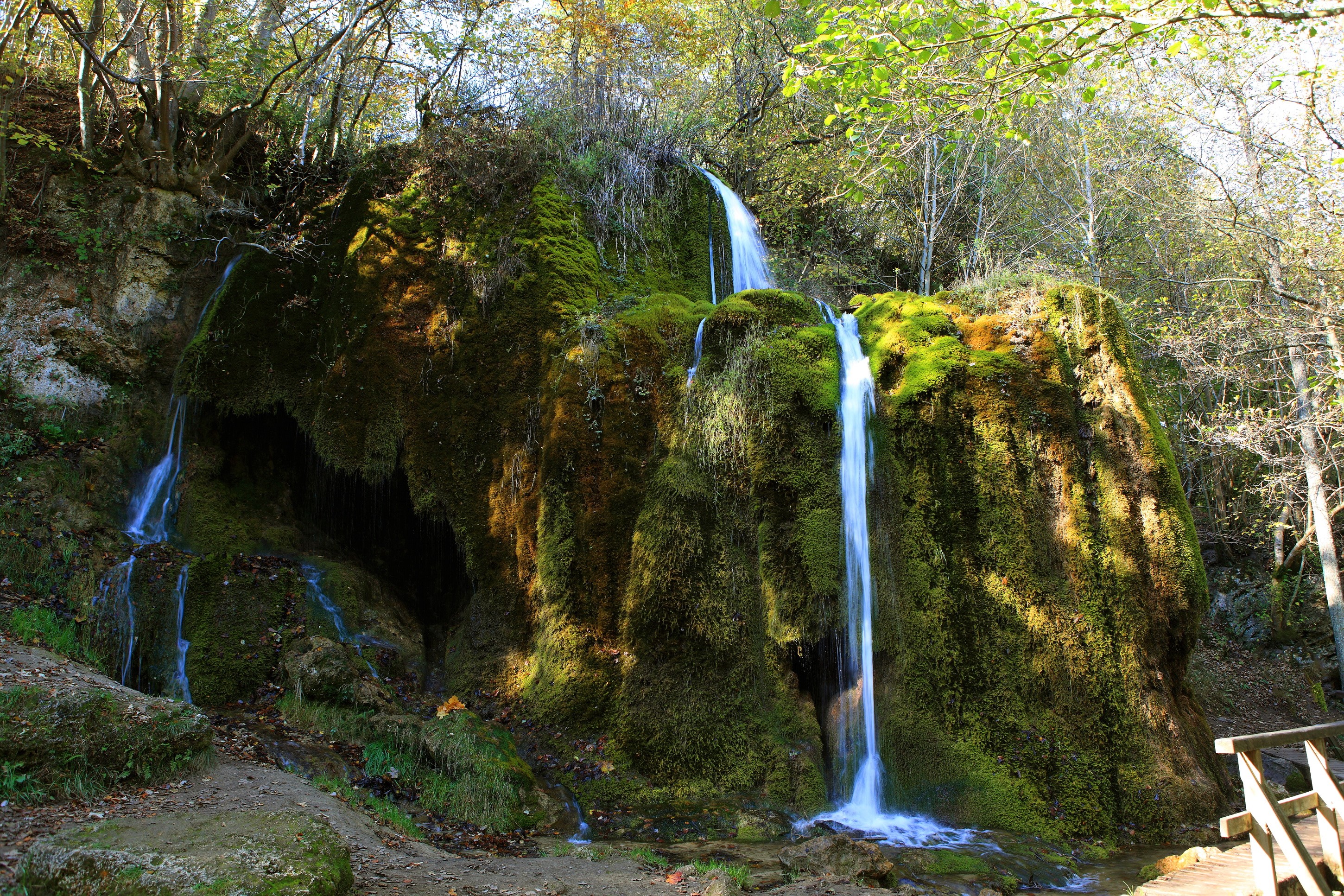Moss-covered rocks with multiple waterfalls HD Wallpaper