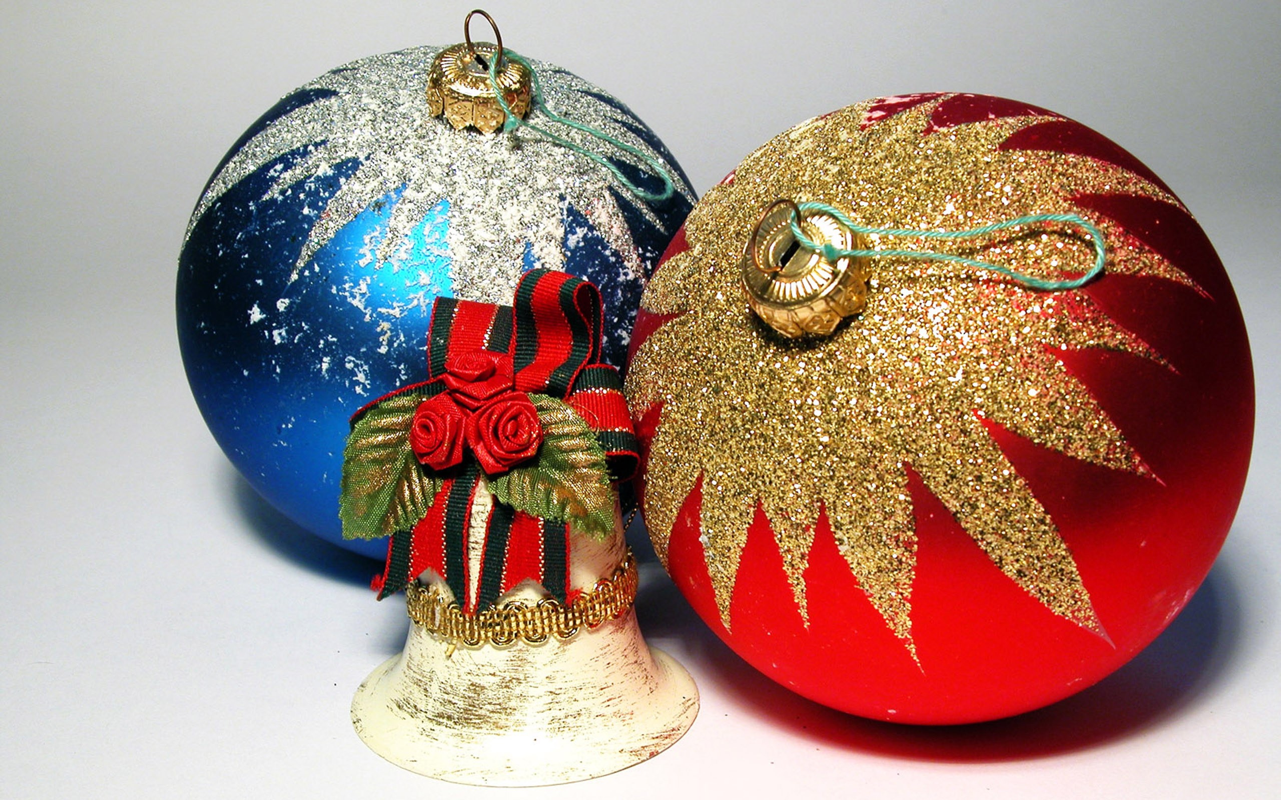 Christmas ornaments and bell decoration HD Wallpaper
